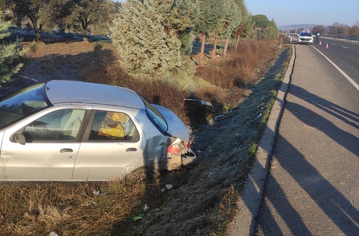 Akhisar'da Trafik Kazası Baba Hayatını Kaybetti, Oğlu Yaralandı (1)