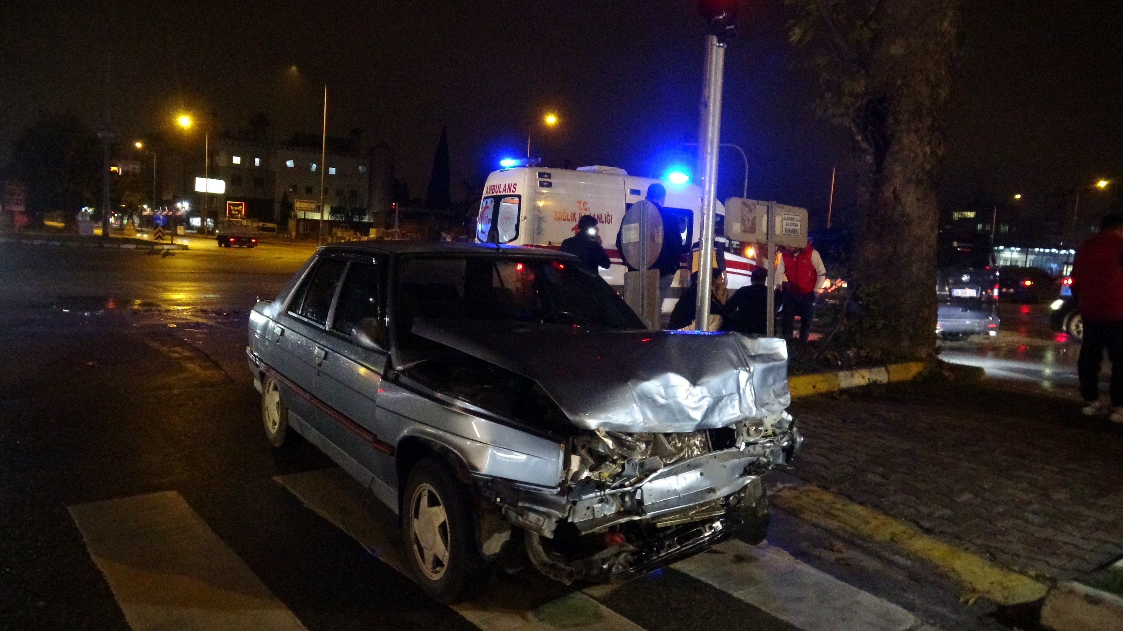 Antalya’da Zincirleme Kaza 3 Araç Hurdaya Döndü (2)