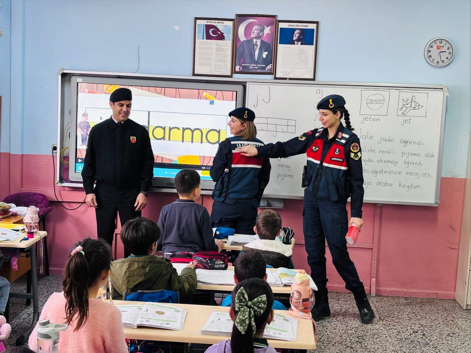 Aydın’da Minik Öğrenciler “J” Harfini Jandarmadan Öğrendi (3)