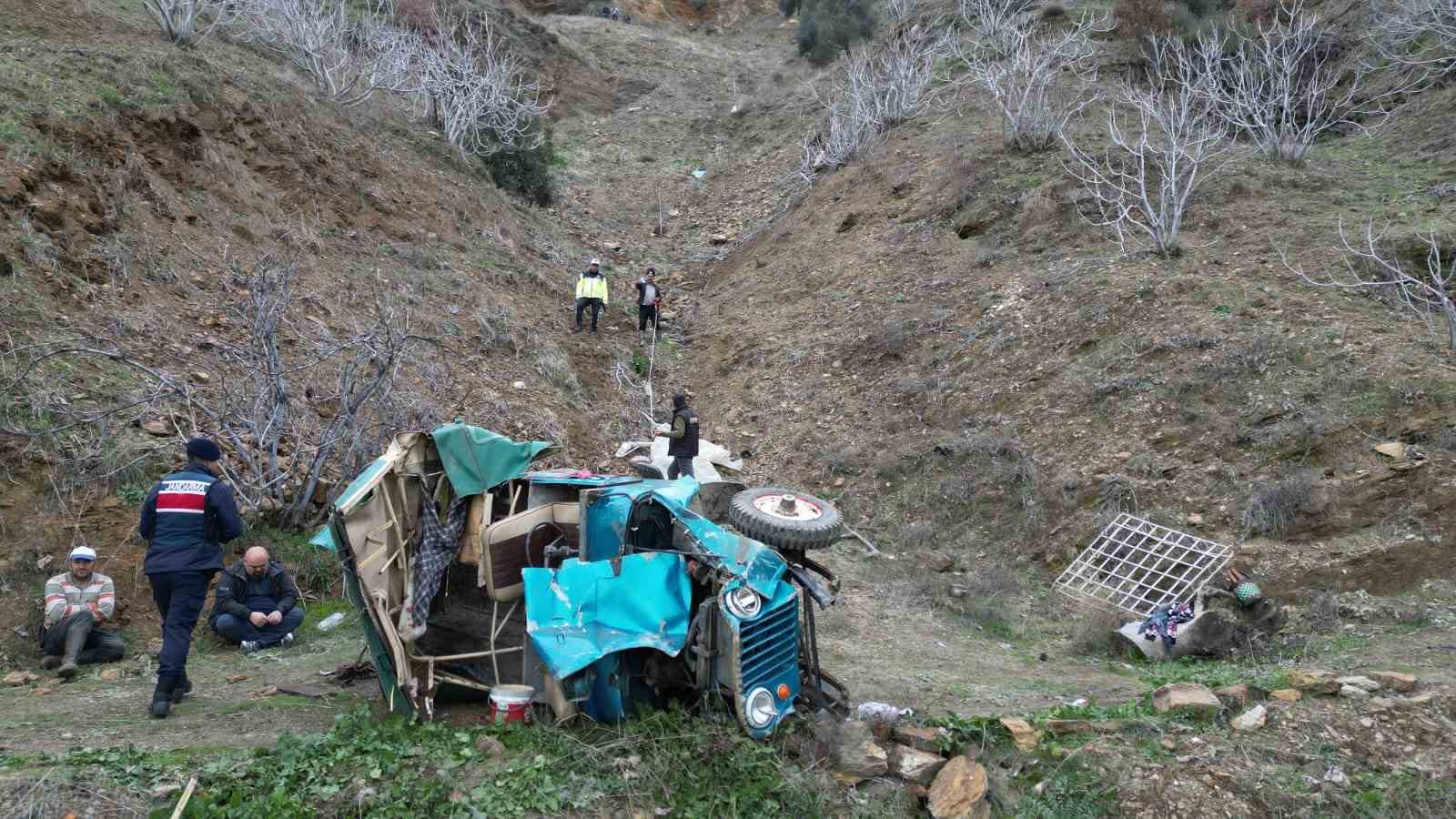 Aydın'da Zeytin Toplama Aracı Uçuruma Yuvarlandı! Ölü Ve Yaralılar Var