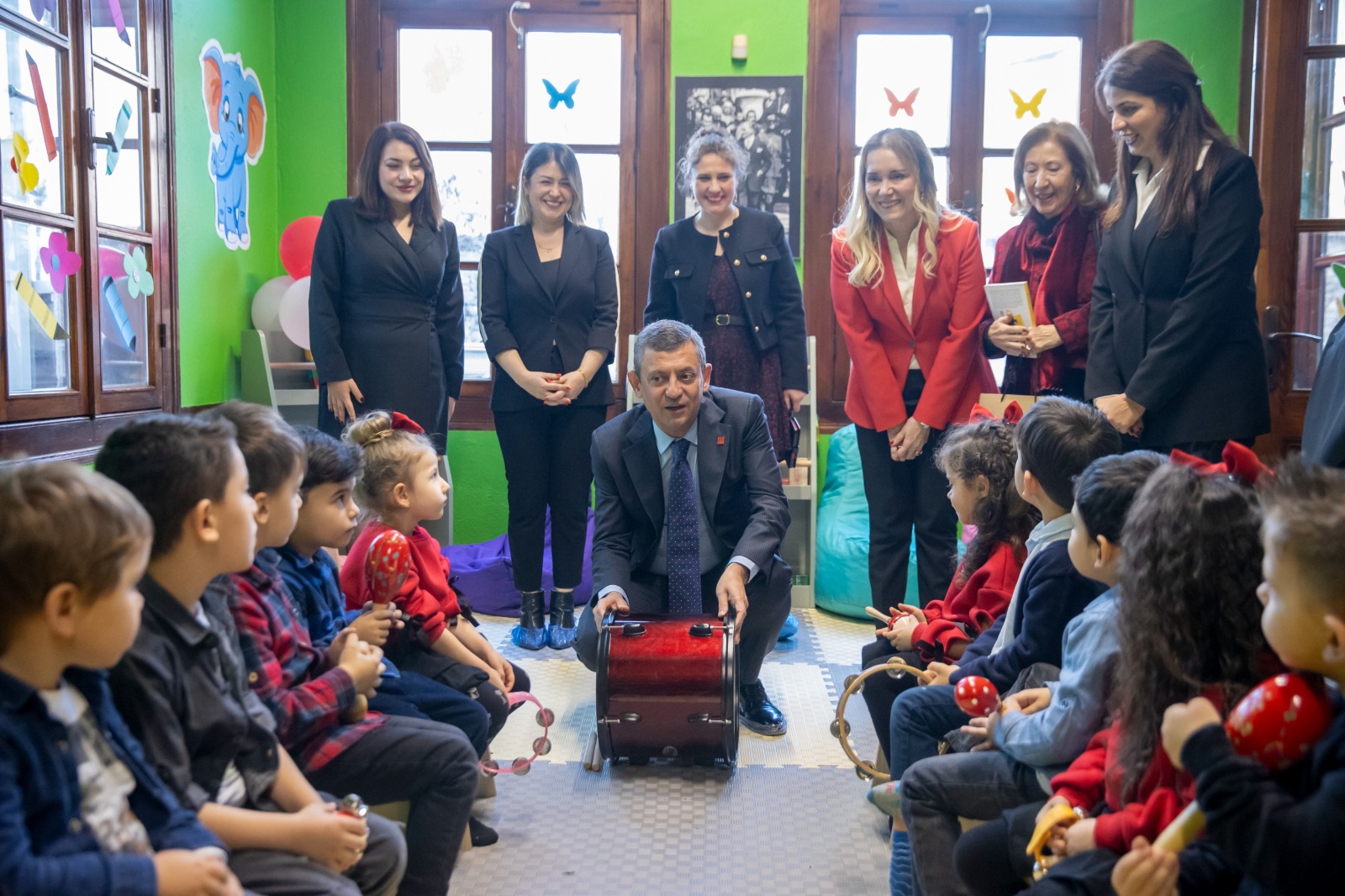 Ayla Ökmen Mutlu Çocuklar Oyun Evi Açılışını Chp Lideri Özel Gerçekleştirdi (2)