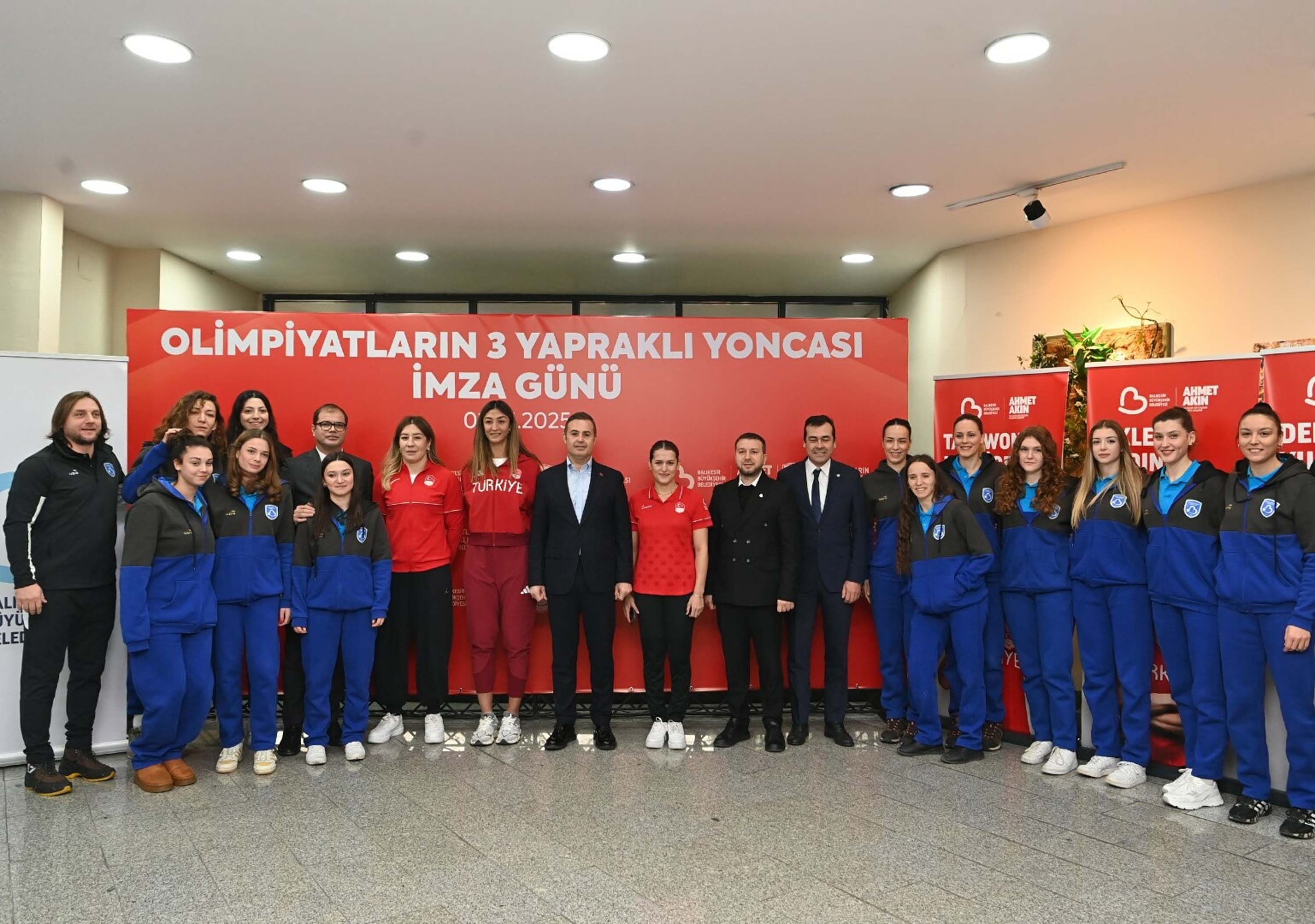 Balıkesir Belediyespor, Milli Sporcularla Sözleşme Yeniledi (2)