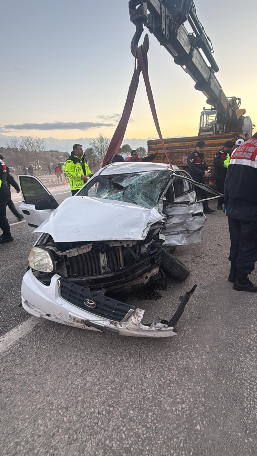 Balıkesir Kepsut’ta Minibüs Ile Otomobil Çarpıştı 2 Ölü, 18 Yaralı (2)