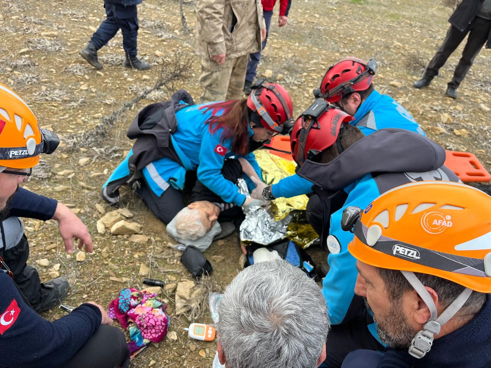 Balıkesir'de Alzheimer Hastası Kadın Arazide Sağ Salim Bulundu (1)