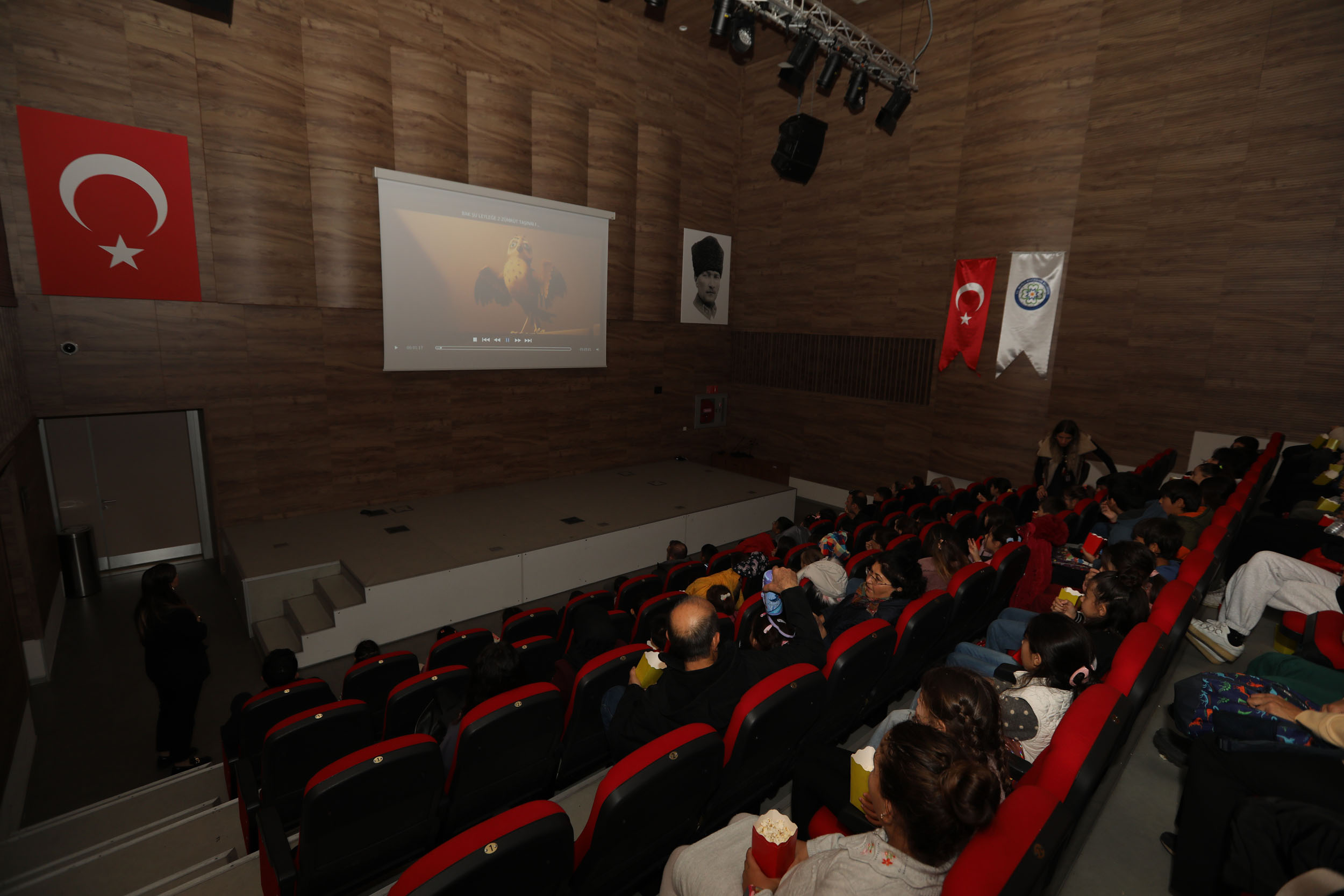 Başkan Aras’tan Çocuklara İlk Sinema Deneyimi (3)