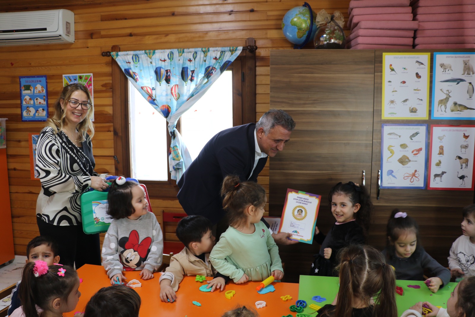 Başkan Ferdi Zeyrek Miniklerin Karne Sevincine Ortak Oldu (3)