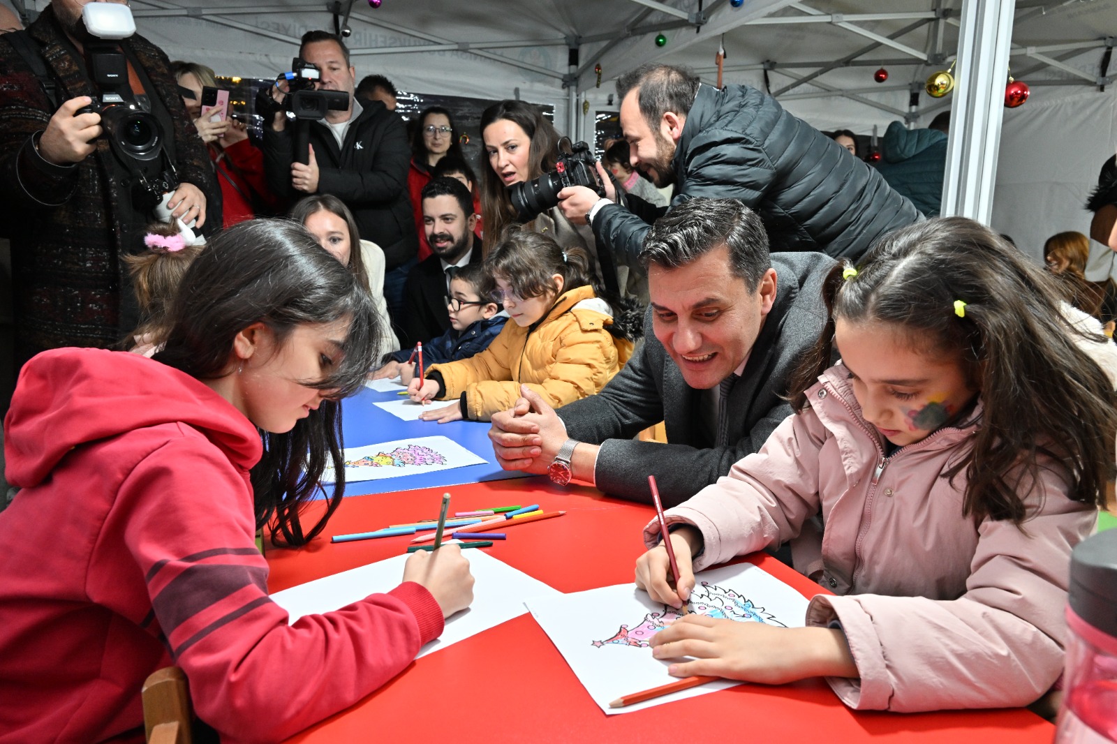 Başkan Ferdi Zeyrek Miniklerin Karne Sevincine Ortak Oldu (4)