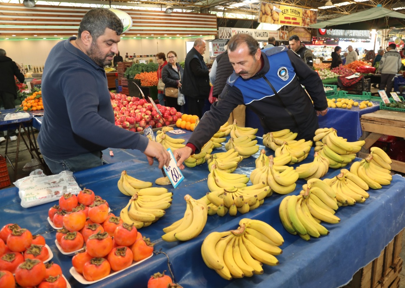 Bayraklı'da Pazar Yerleri Modernize Ediliyor (1)