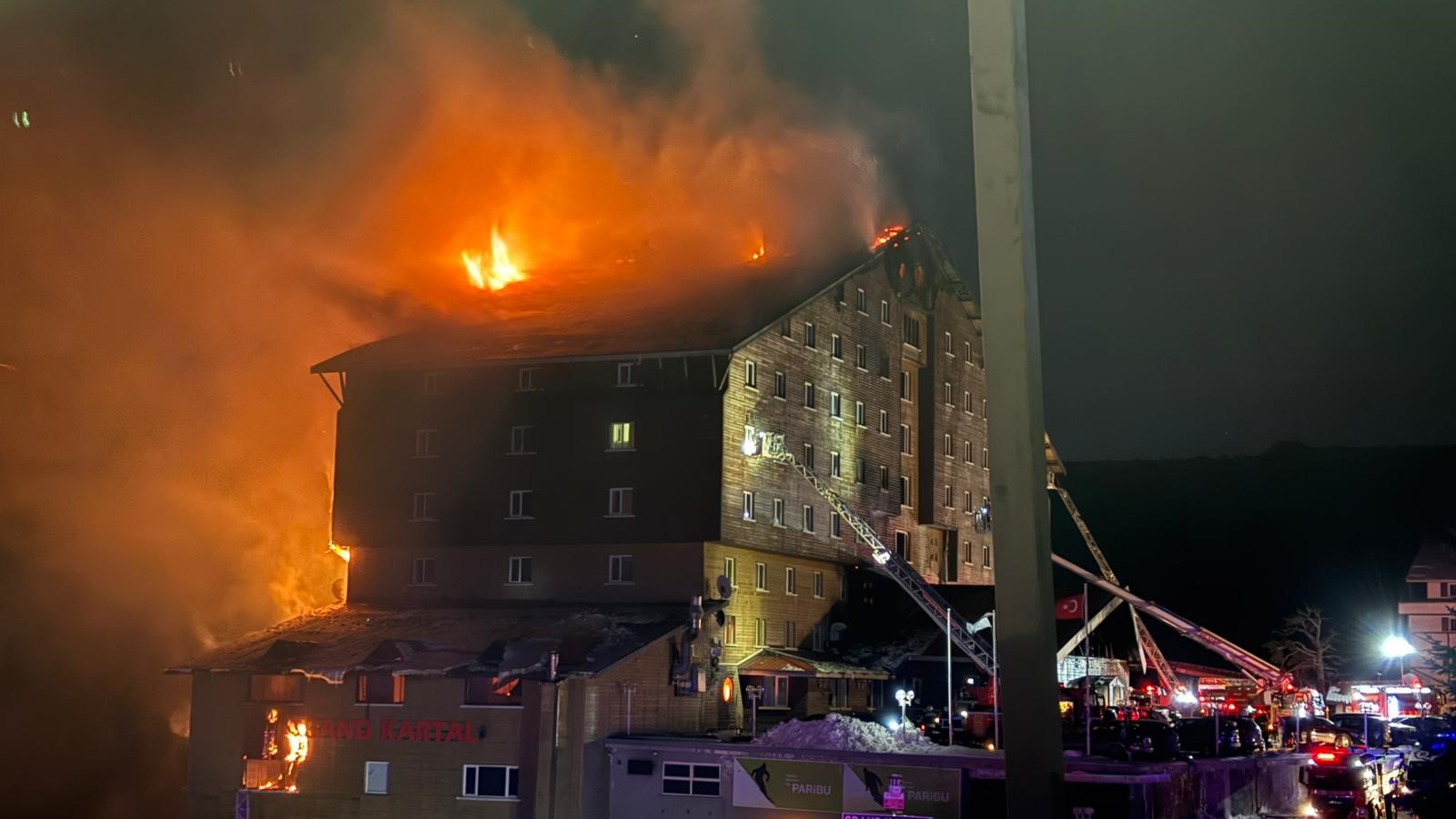 Bolu Kartalkaya Kayak Merkezi'nde Yangın 3 Ölü, 11 Yaralı (1)