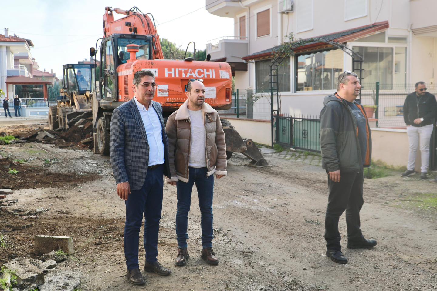 Burhaniye’de Kapsamlı Yol Yenileme Çalışmaları Başladı (2)