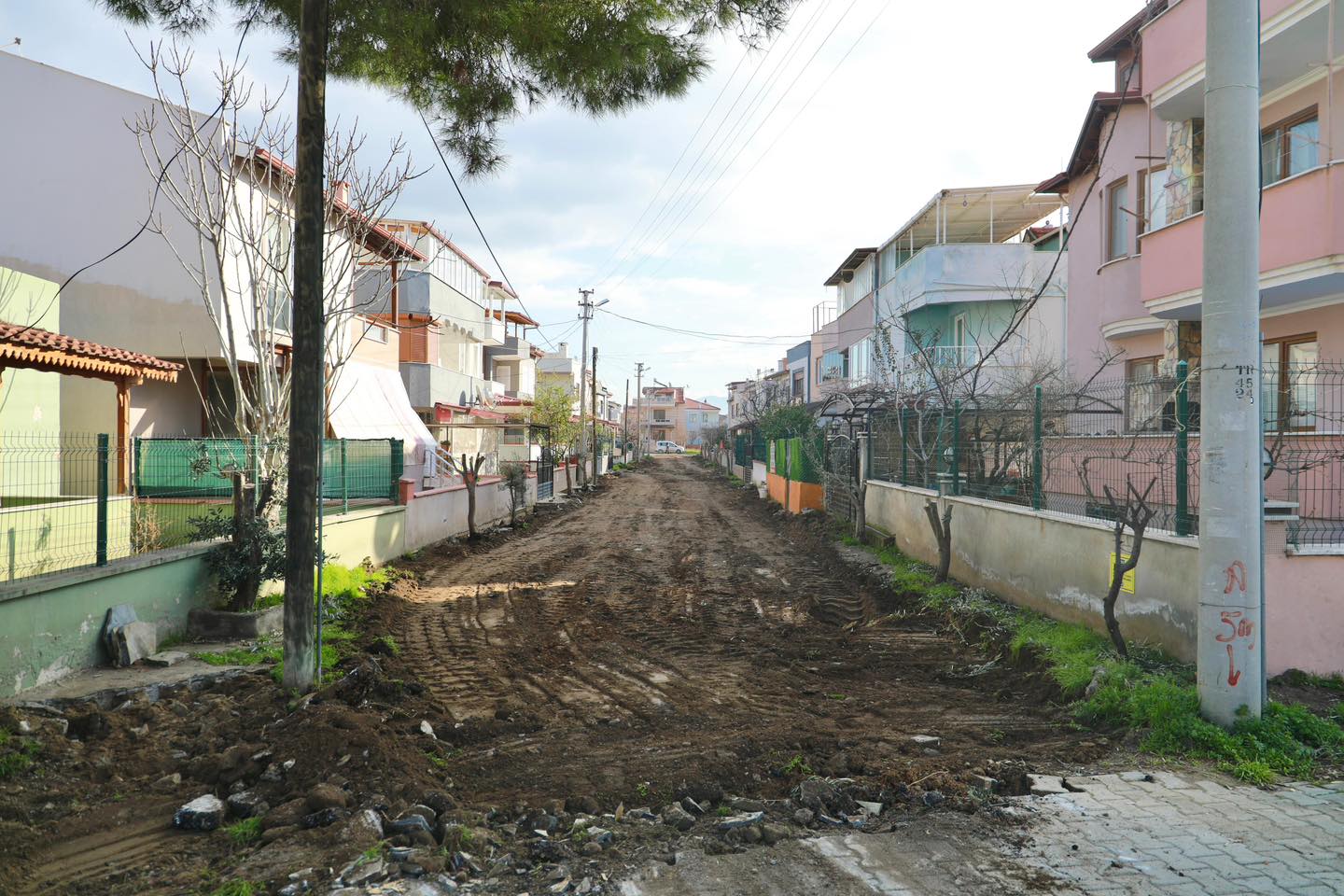 Burhaniye’de Kapsamlı Yol Yenileme Çalışmaları Başladı (4)