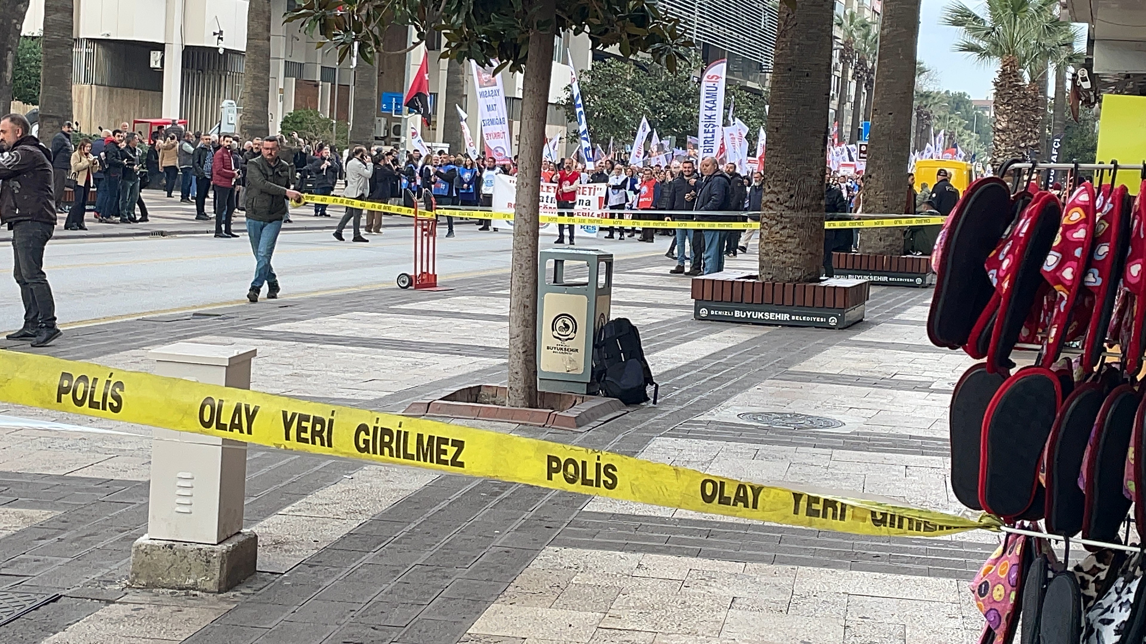 Denizli'de Şüpheli Çanta Panik Yarattı (1)