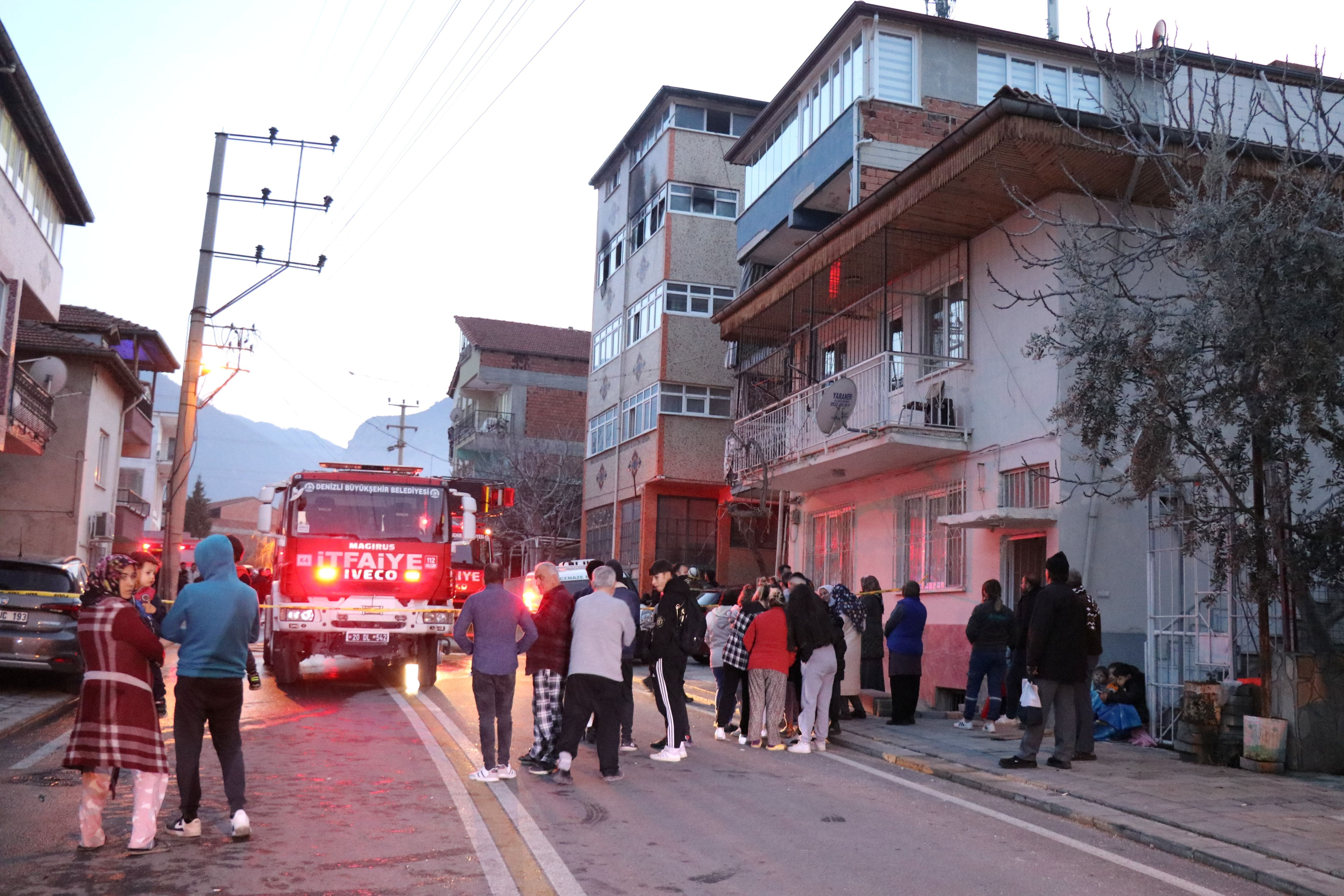 Denizli'de Yangında Çocuklarını Kurtaran Anne Hayatını Kaybetti2