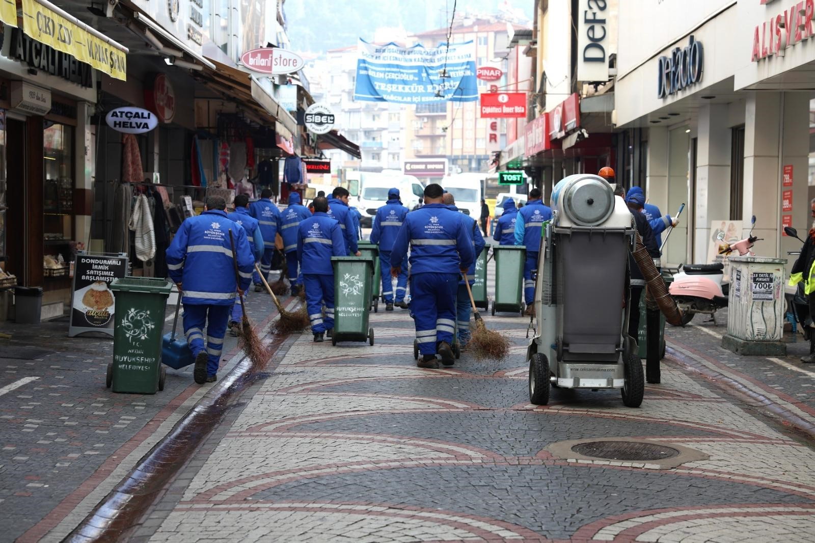 Efeler'de Kapsamlı Temizlik Çalışması (2)