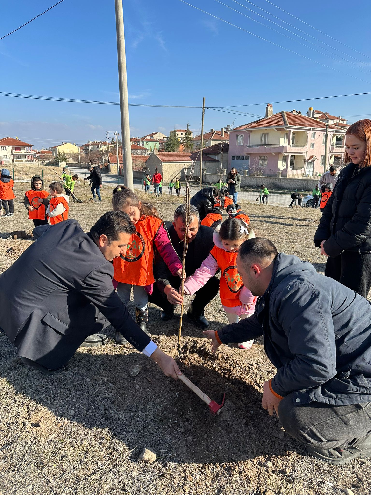 Emirdağ'da 'Her Mahalleye Meyve Parkları' Projesi Başladı (3)