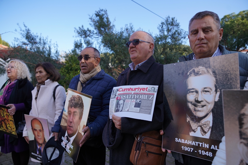 Gazeteci Uğur Mumcu Ayvalık’taki Evi Önünde Anıldı (4)