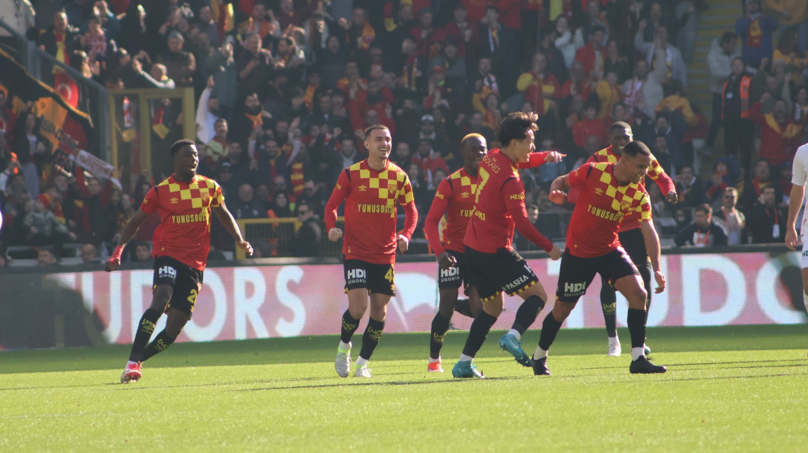 Göztepe Antalyaspor Ilk Yarıda Bulduğu Golle Geçti 1 (2)