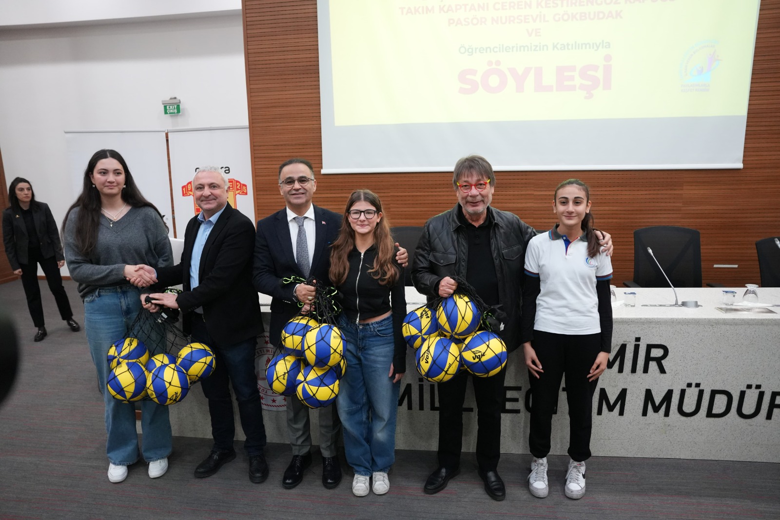 Göztepe Kadın Voleybol Takımı Öğrencilerle Buluştu (6)