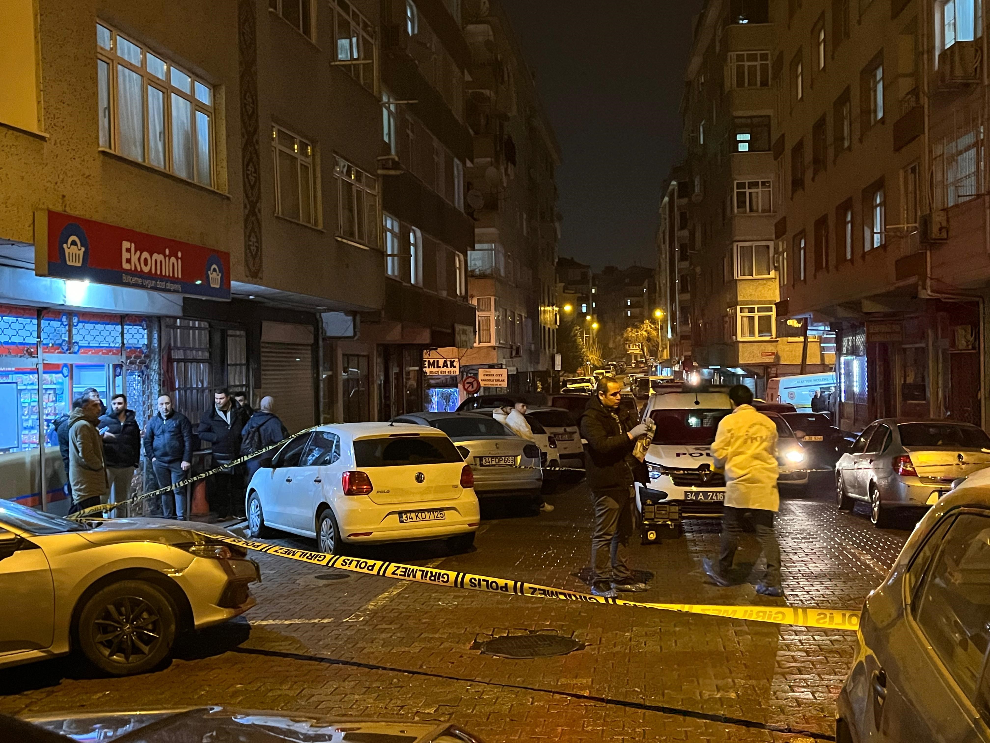 İstanbul Bahçelievler’de Silahlı Saldırı Motosikletli 2 Kişi Yaralandı (2)