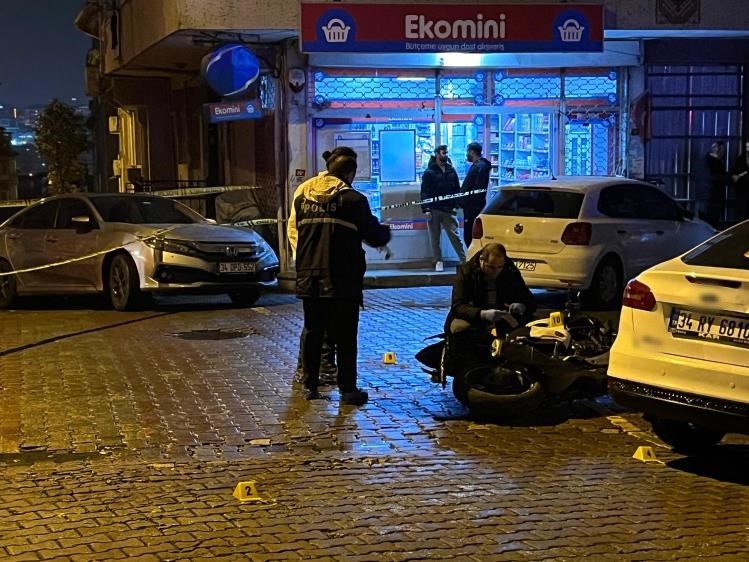 İstanbul Bahçelievler’de Silahlı Saldırı Motosikletli 2 Kişi Yaralandı (3)