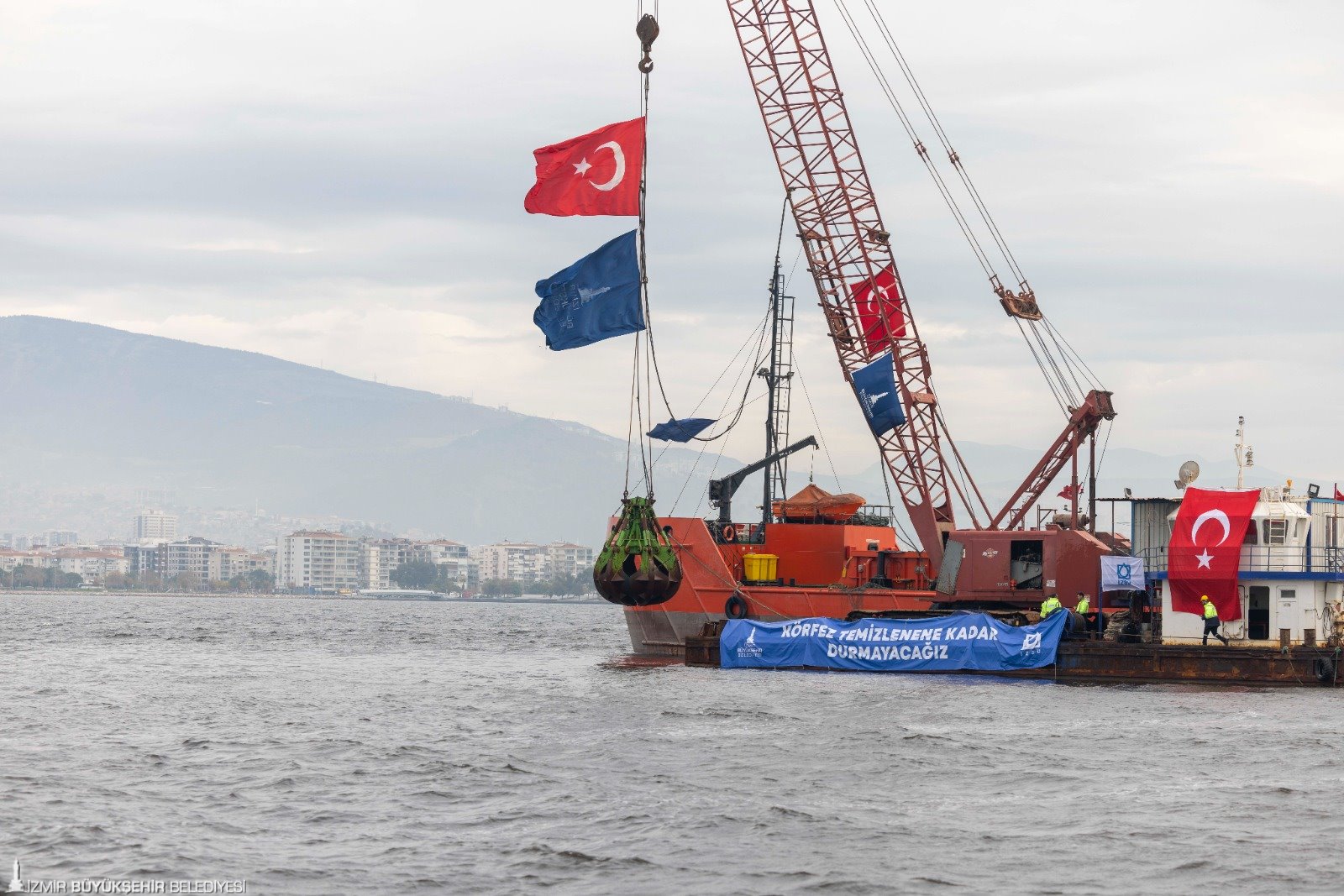 İzmir Körfezi'nden 85 Bin Ton Çamur Çıkarıldı (4)