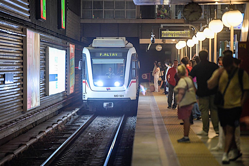 İzmir Metrosu'nda Kesintisiz Ulaşım Başlıyor (2)