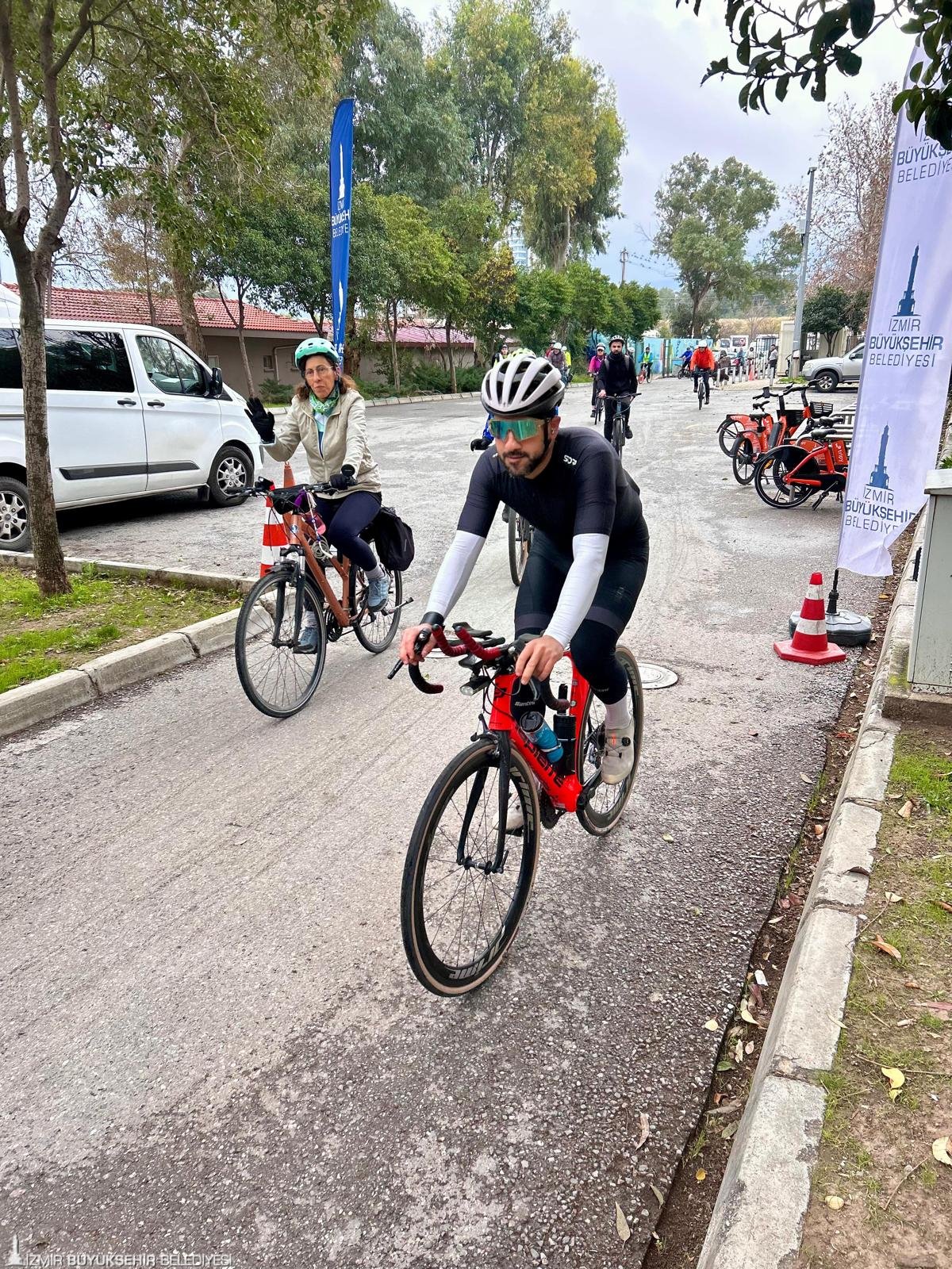 İzmir'de Görme Engelli Bireyler Için Bisiklet Turu Düzenlendi (5)