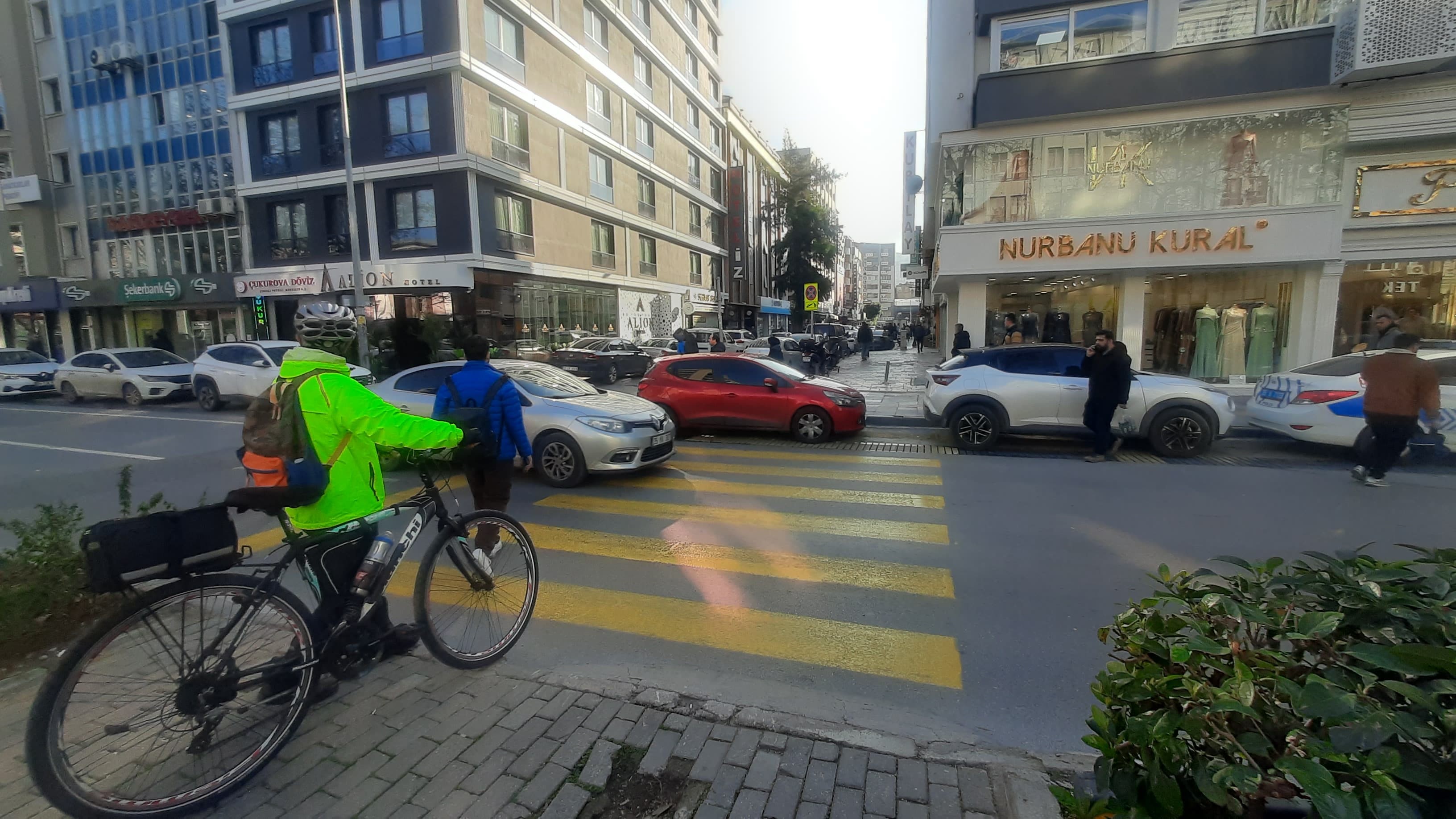 İzmir’de Yayalara Yol Vermeyen Sürücülere Ceza (6)