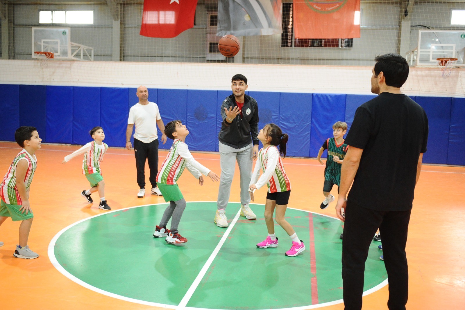 Karşıyaka'da Aileler Basketbol Şenliğinde Buluştu (1)