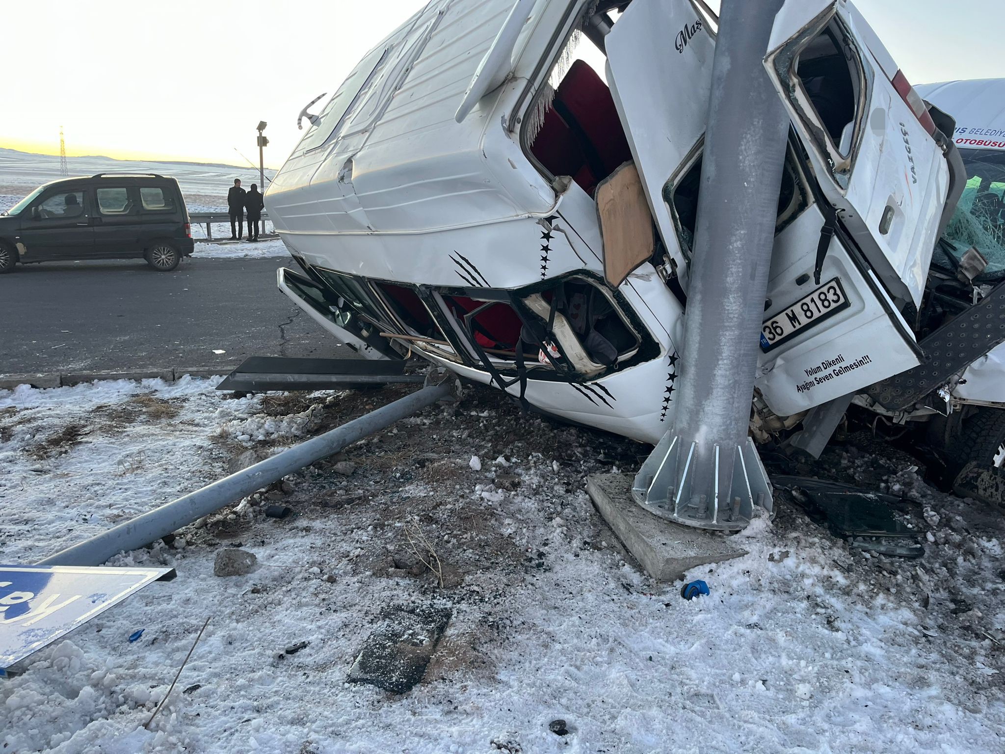 Kars’ta Trafik Faciası 13 Yaralı (1)