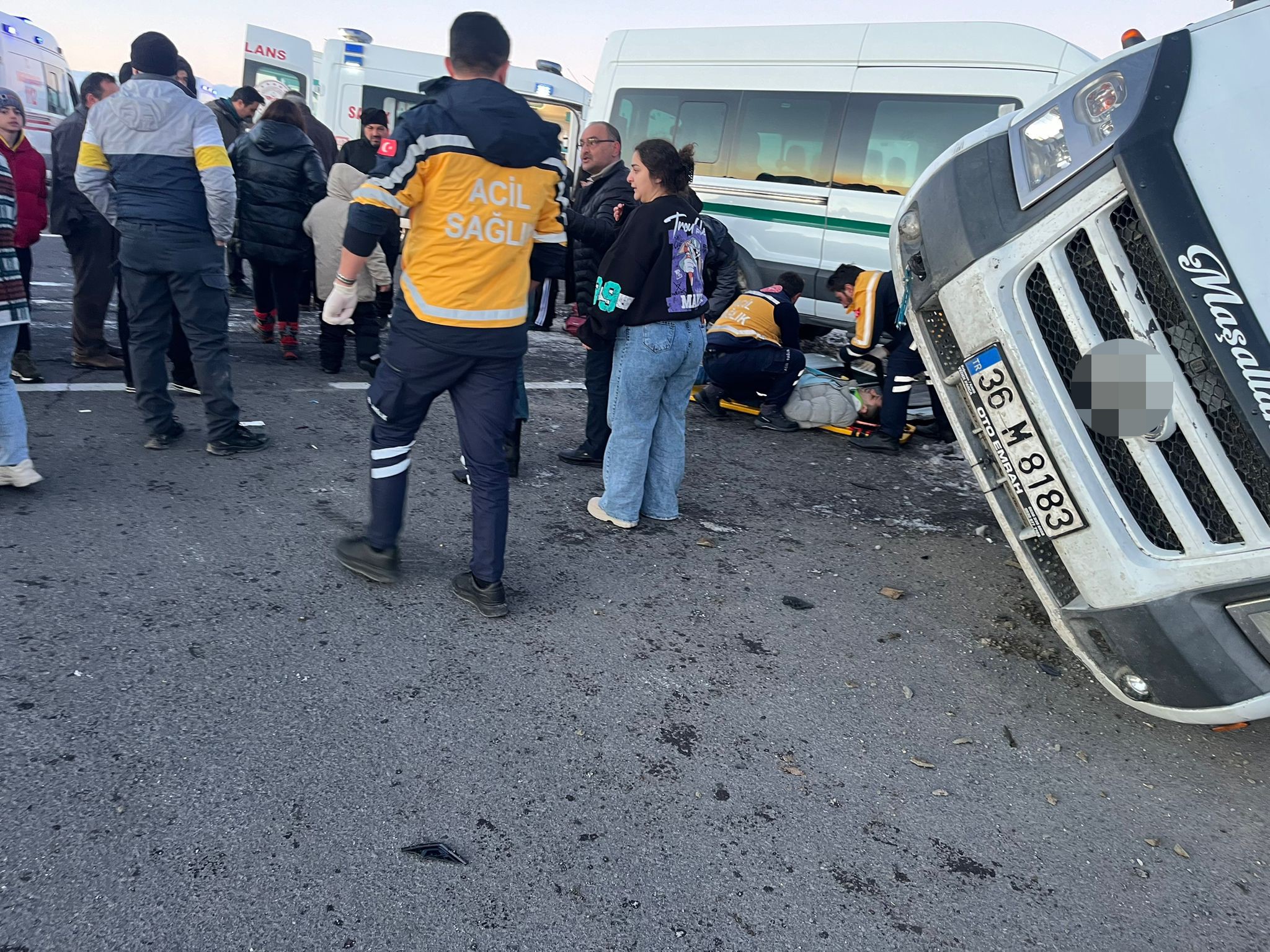 Kars’ta Trafik Faciası 13 Yaralı (3)