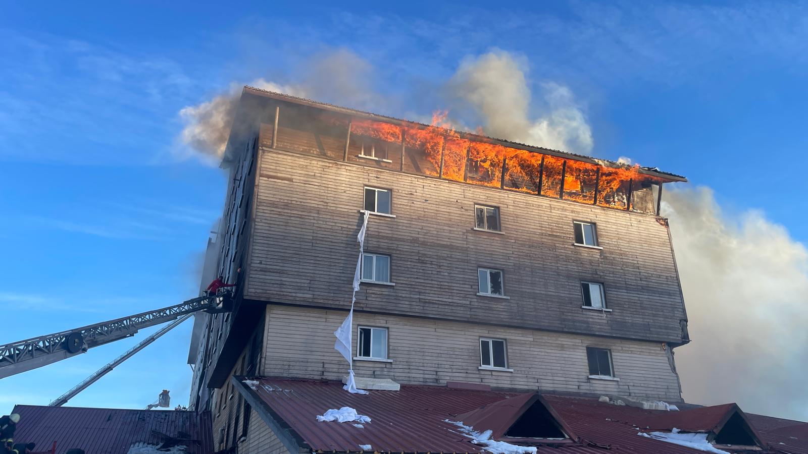 Kartalkaya Kayak Merkezi'ndeki Otel Yangınında Ölü Sayısı 10’A Yükseldi (1)