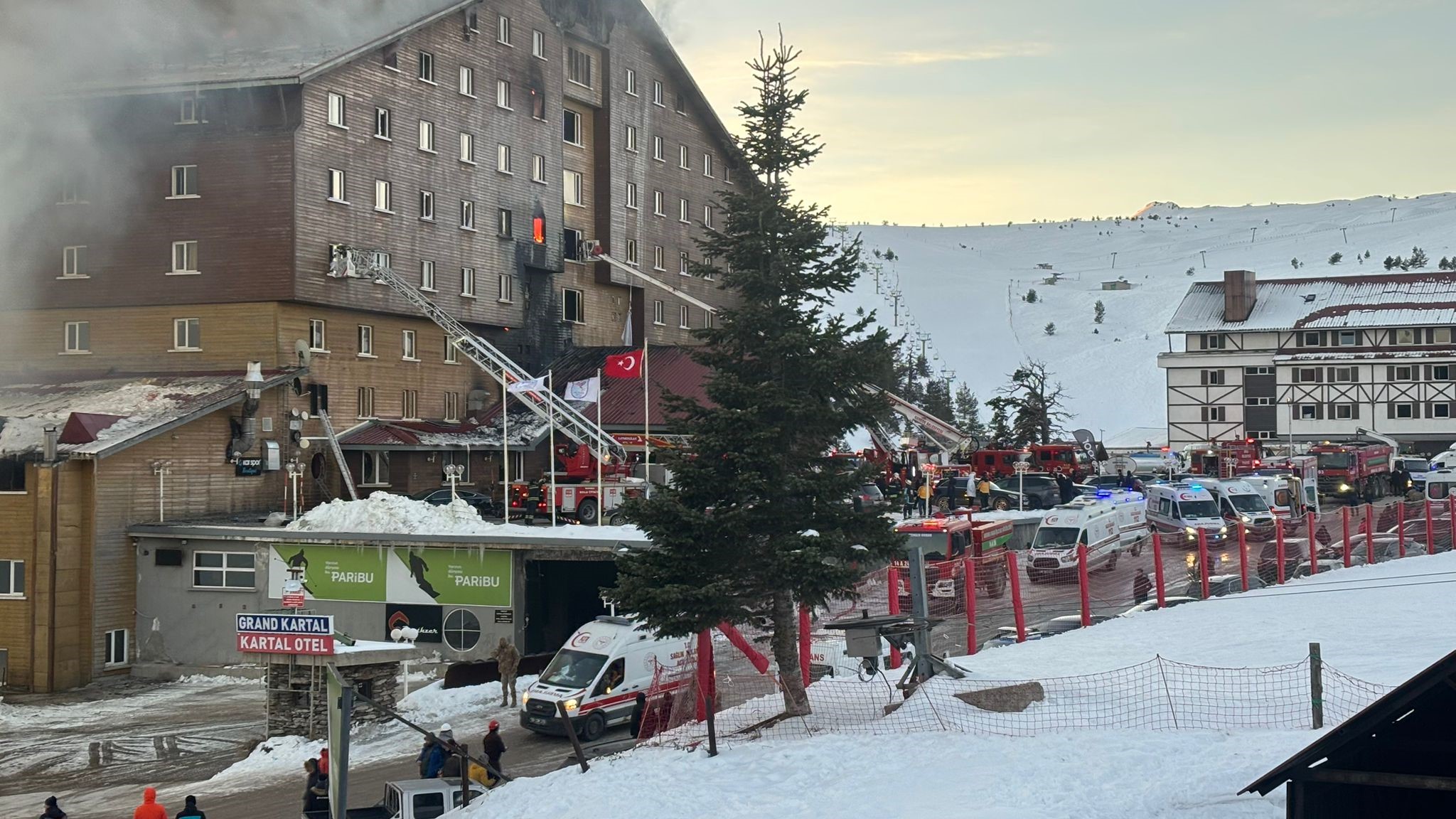 Kartalkaya Kayak Merkezi'ndeki Yangında Can Kaybı 6’Ya Çıktı, 31 Yaralı (2)