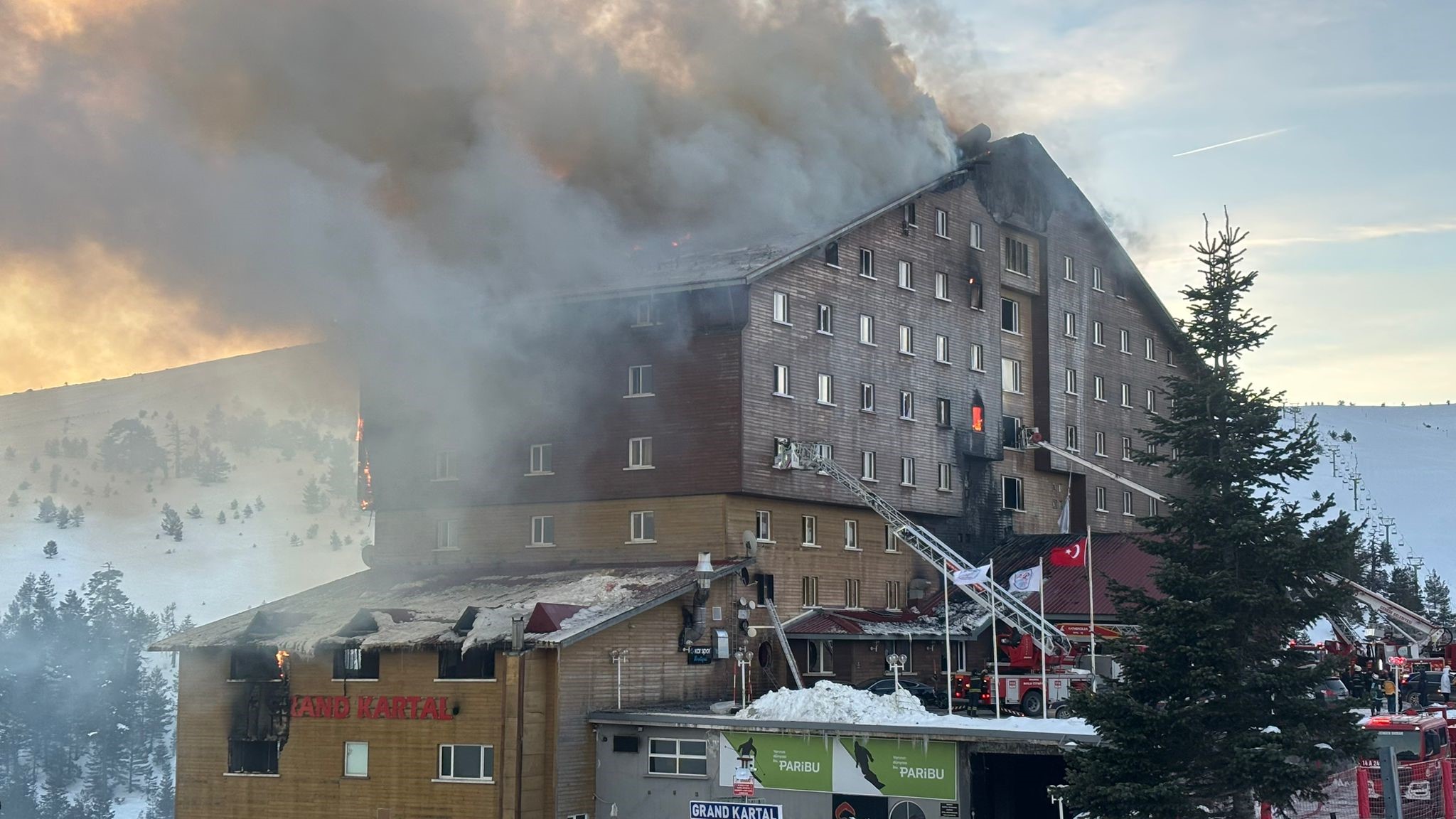 Kartalkaya Kayak Merkezi'ndeki Yangında Can Kaybı 6’Ya Çıktı, 31 Yaralı (4)