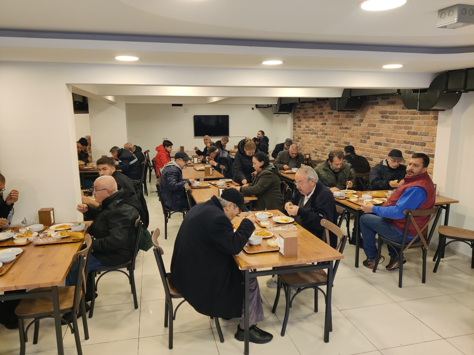 Kemalpaşa Kent Lokantası, Vatandaşlardan Yoğun Ilgi Görüyor (2)