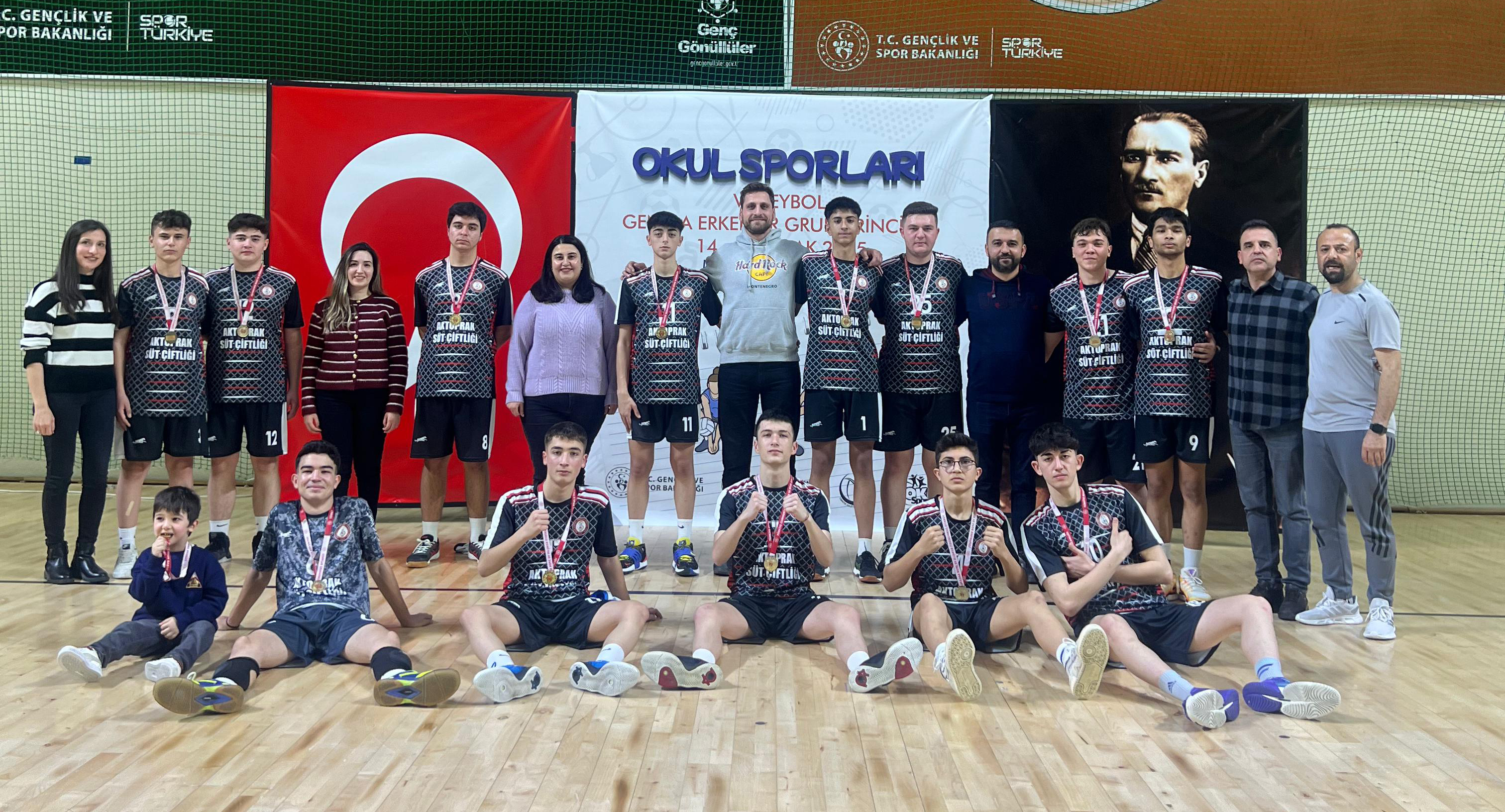 Kula Voleybol Takımı Bölge Şampiyonasında Namağlup Birinci Oldu (3)