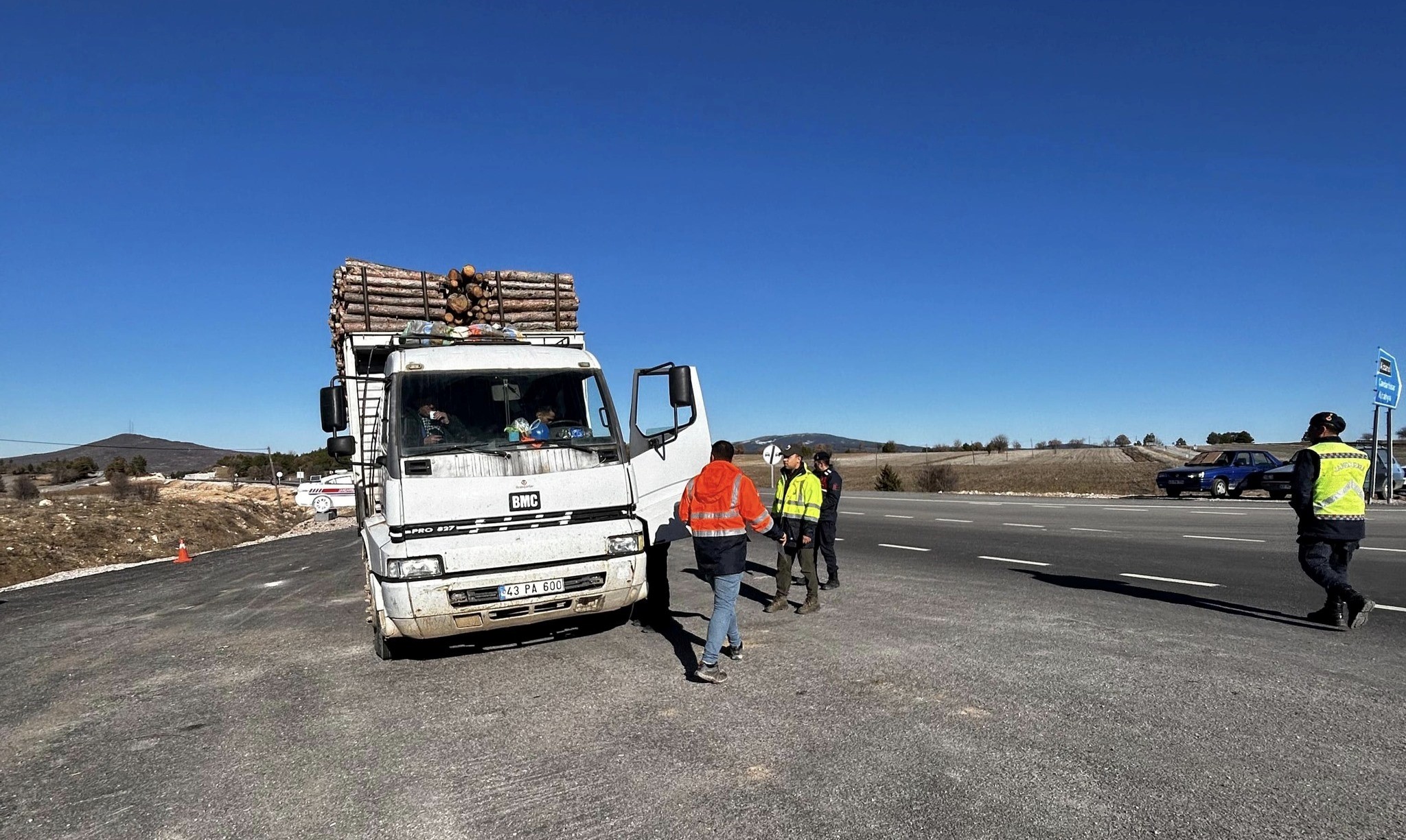 Kütahya’da Orman Emvali Yüklü Araçlara Mobil Kontrol (3)