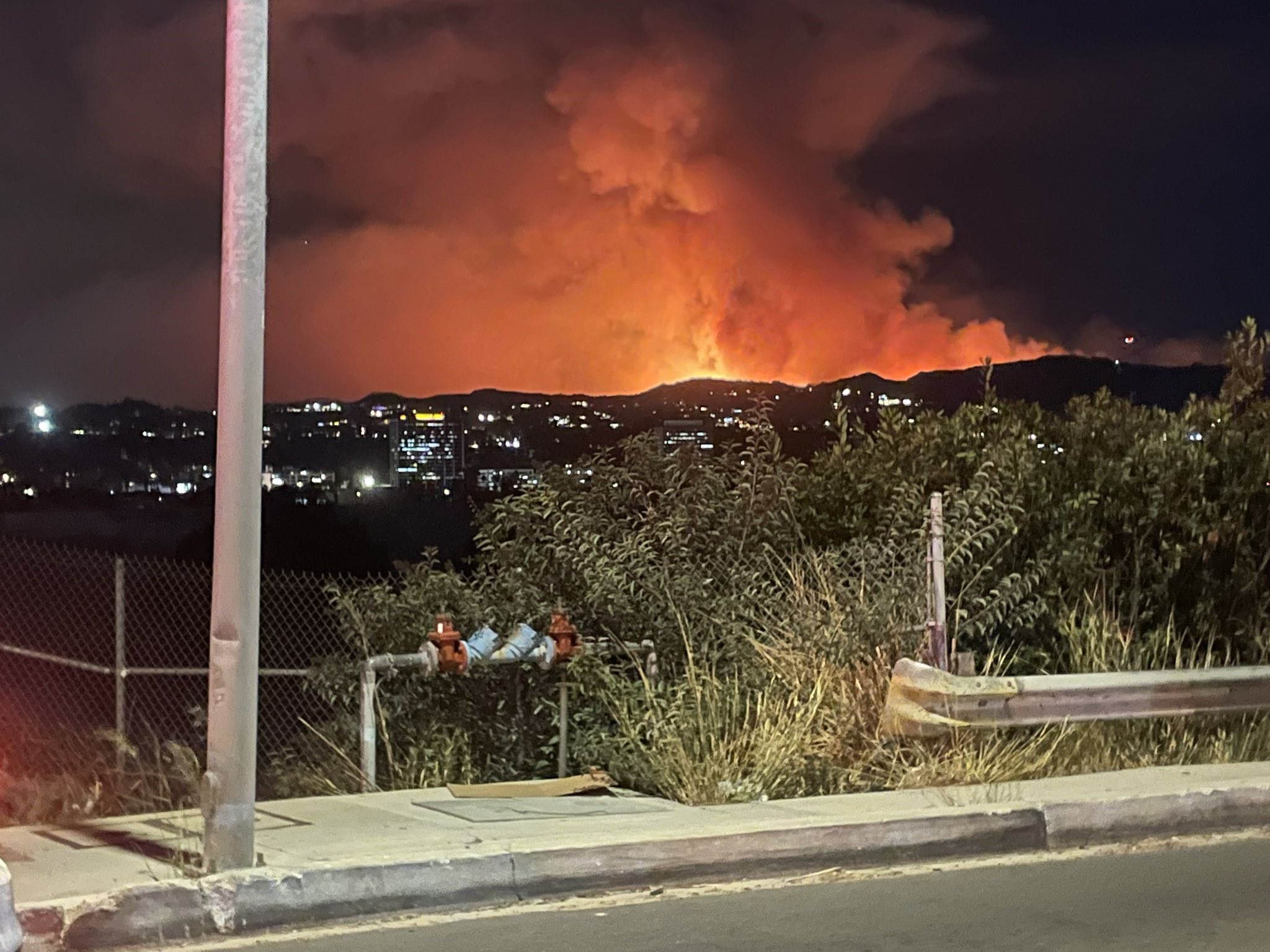 Los Angeles'ta Orman Yangınları Ölü Sayısı 24'E Yükseldi! (4)