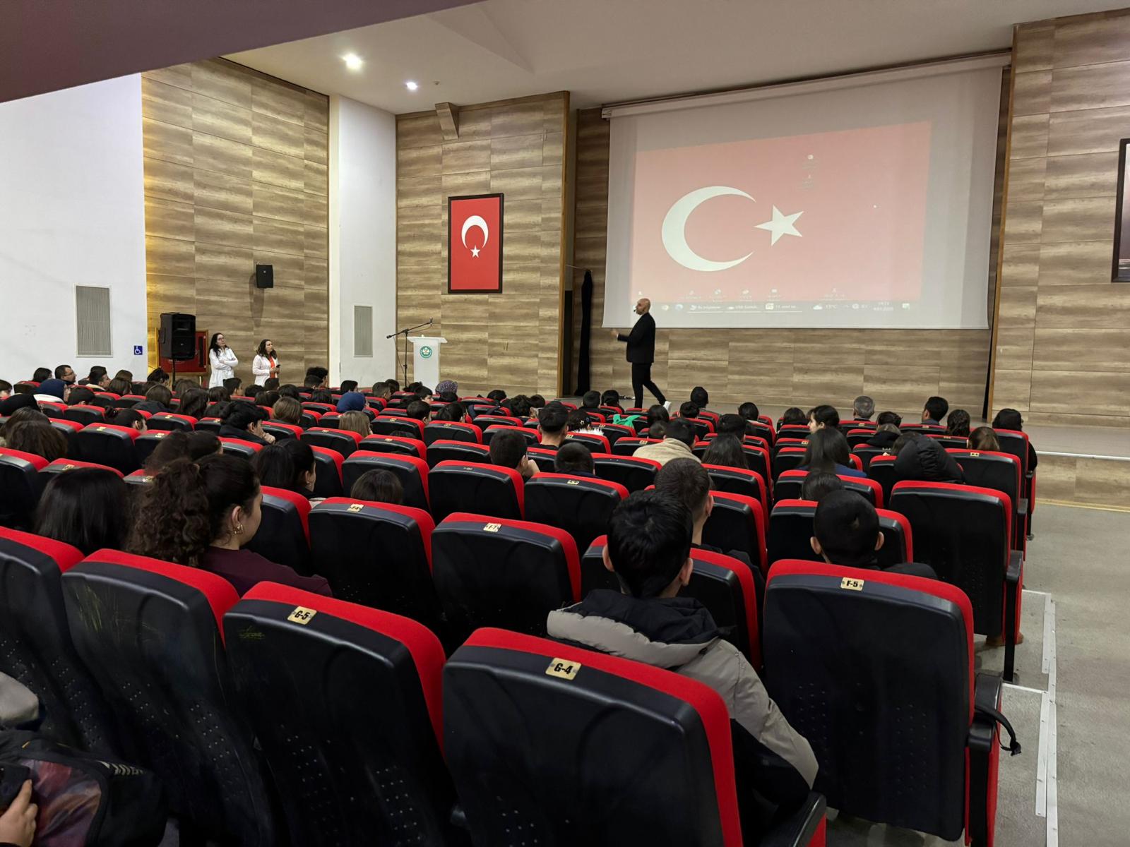 Manisa Büyükşehir’den Öğrencilere Sınav Kaygısıyla Mücadele Desteği (1)