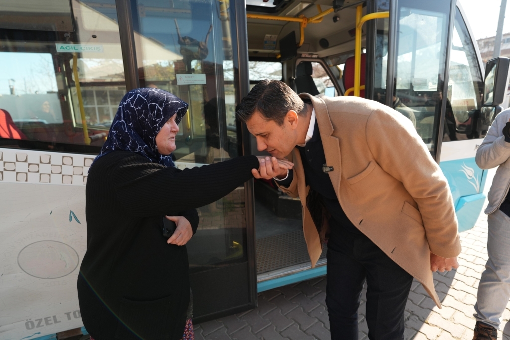 Manisa'da Başkan Zeyrek Ve Durbay, 4 Mahalleyi Ziyaret Etti 3