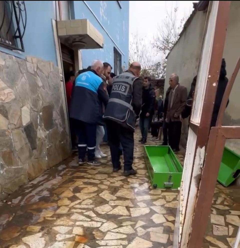 Nazilli'de Yaşlı Kadın Çatı Katında Hayatına Son Verdi (3)