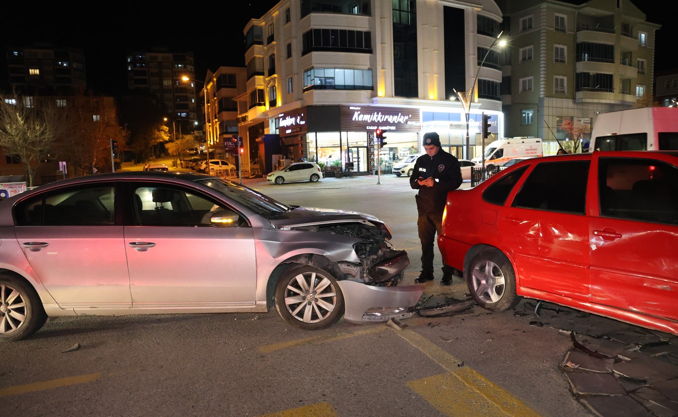 Nevşehir'de Kırmızı Işık Ihlali 2 Yaralıyla Sonuçlandı 02