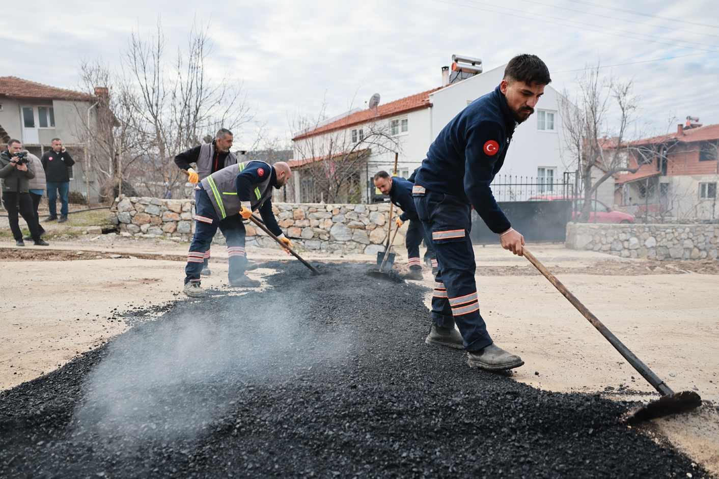 Pamukkale Belediyesi Cankurtaran Mahallesi’nde Yolları Asfaltlıyor (3)