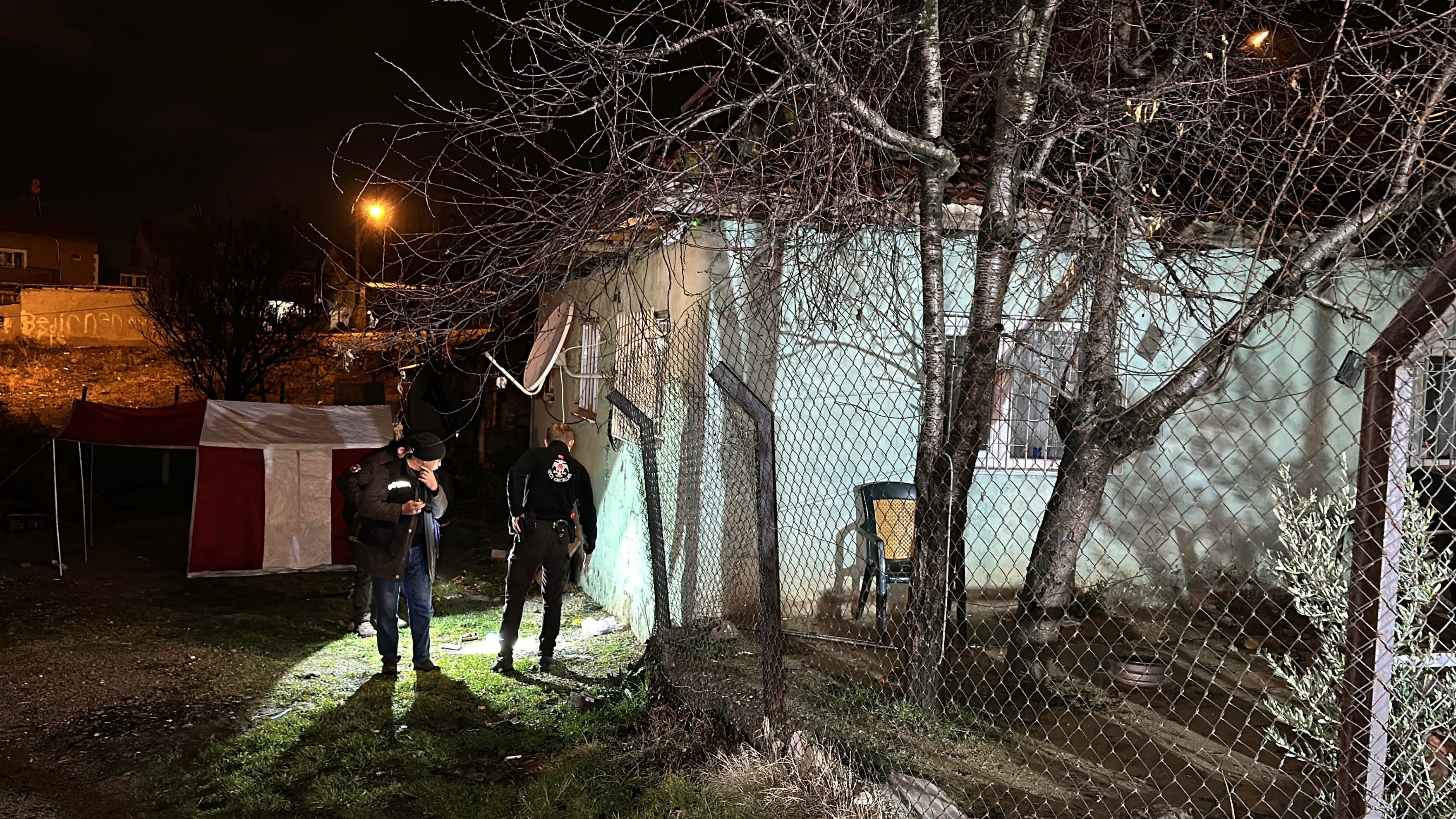 Pompalı Tüfekle Eşini Ve Kayınbiraderini Vurup Kendini Eve Kitledi (3)