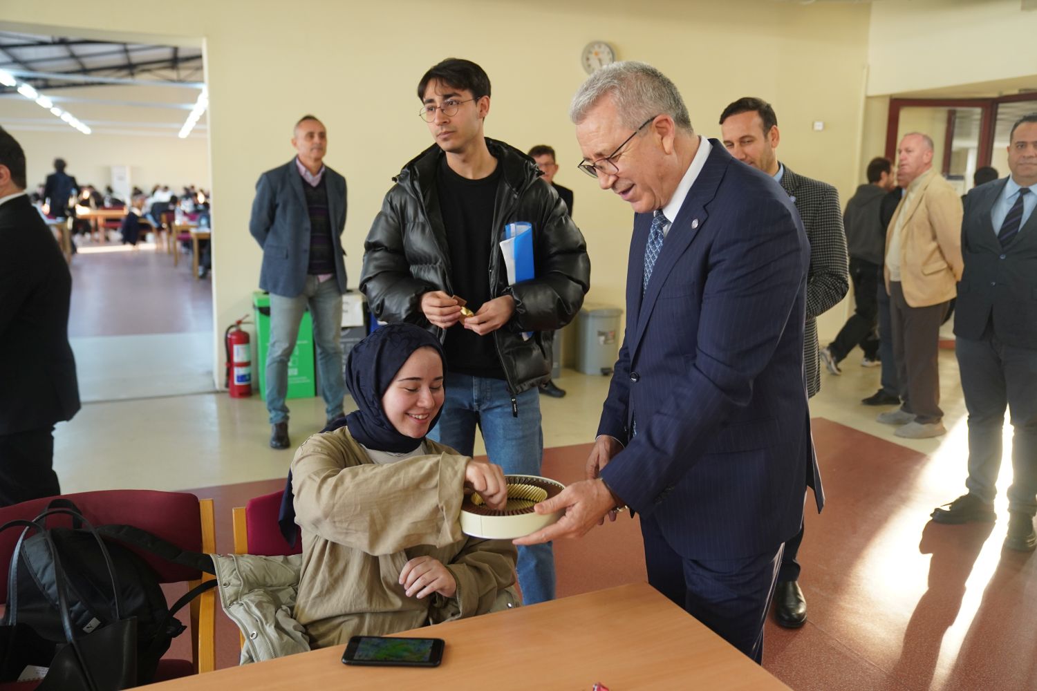 ++Rektör Prof. Dr. Budak, Final Sınavlarına Hazırlanan Öğrencilerle (8)