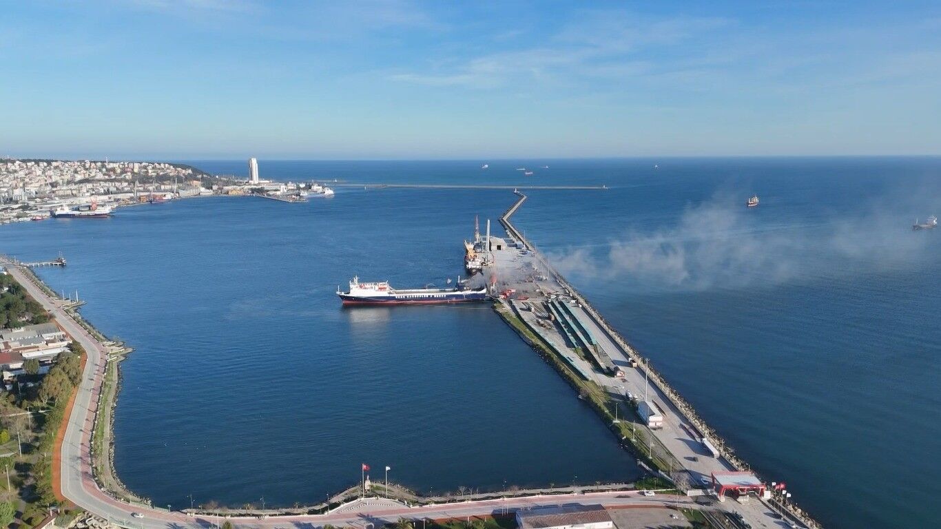 Samsun Limanı'nda Gemi Yangını (1)