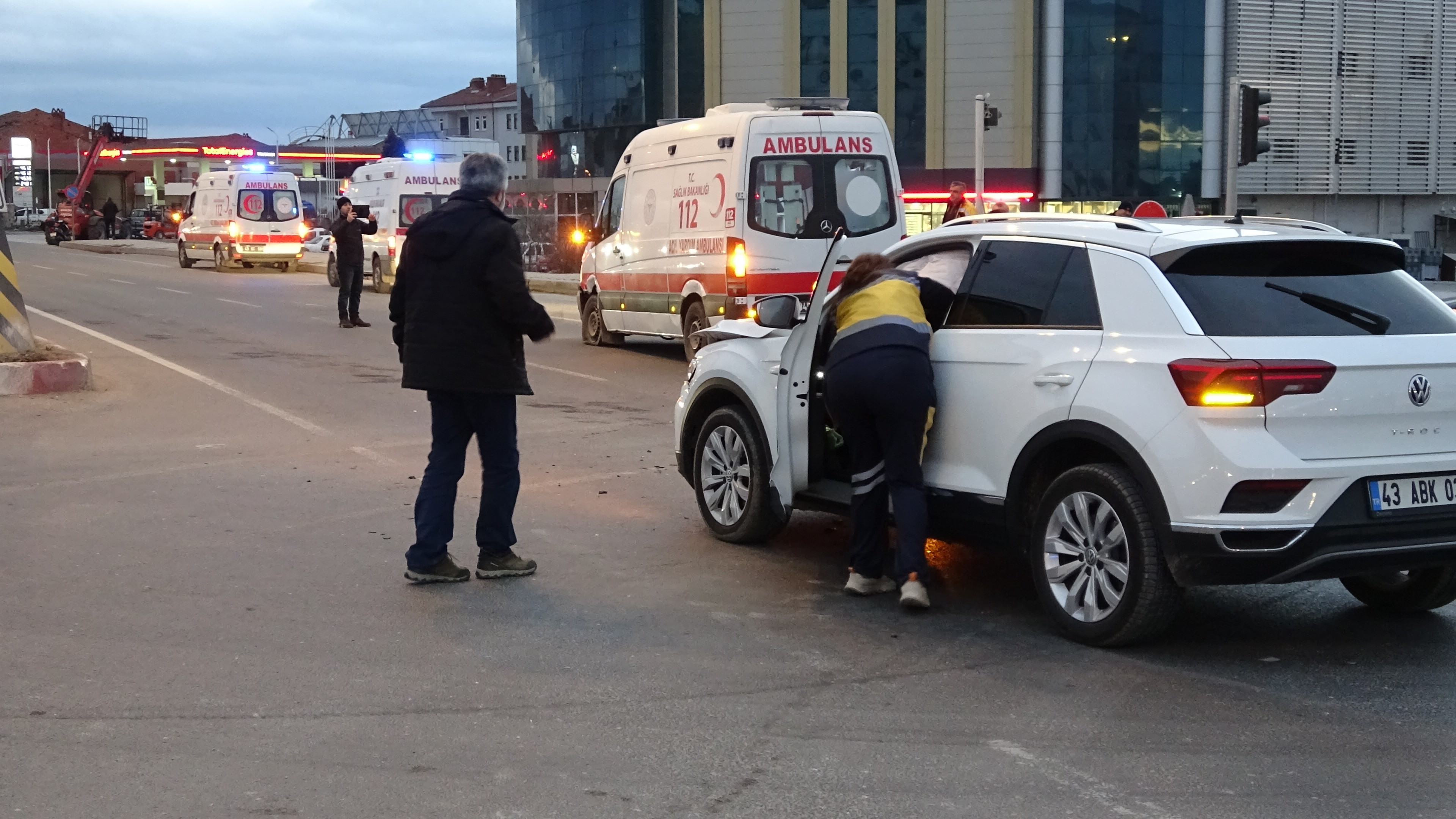 Tavşanlı’da Ambulans Ile Otomobil Çarpıştı 1 Yaralı (2)