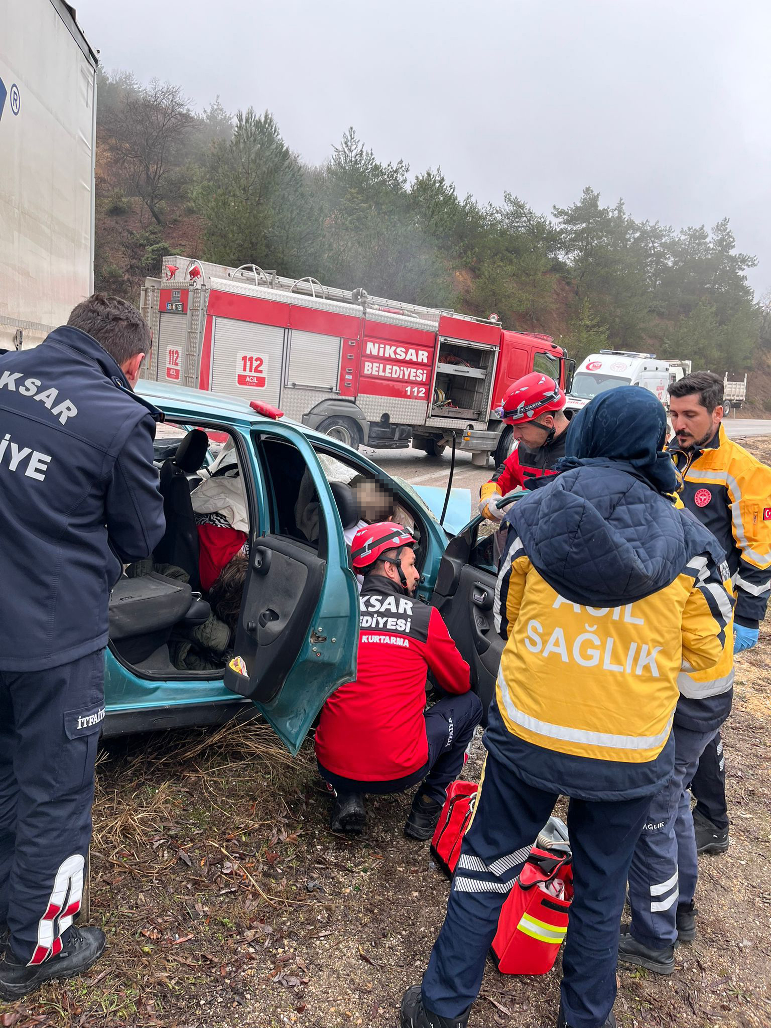 Tokat Niksar’da Tır Otomobile Çarptı İki Ölü, Bir Ağır Yaralı (4)