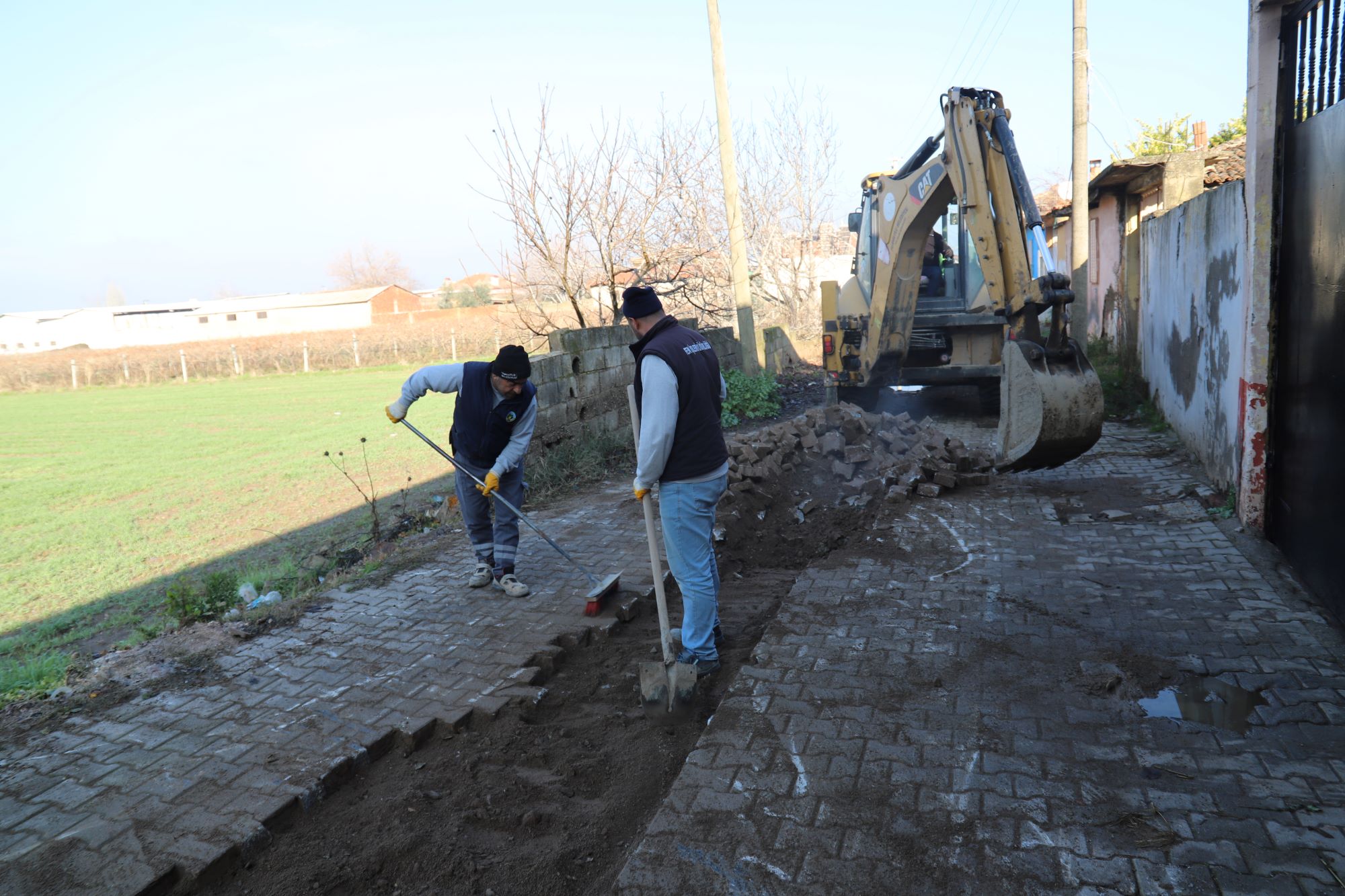 Turgutlu Belediyesi Fen İşleri Ekipleri, Yolları Yeniliyor (2)