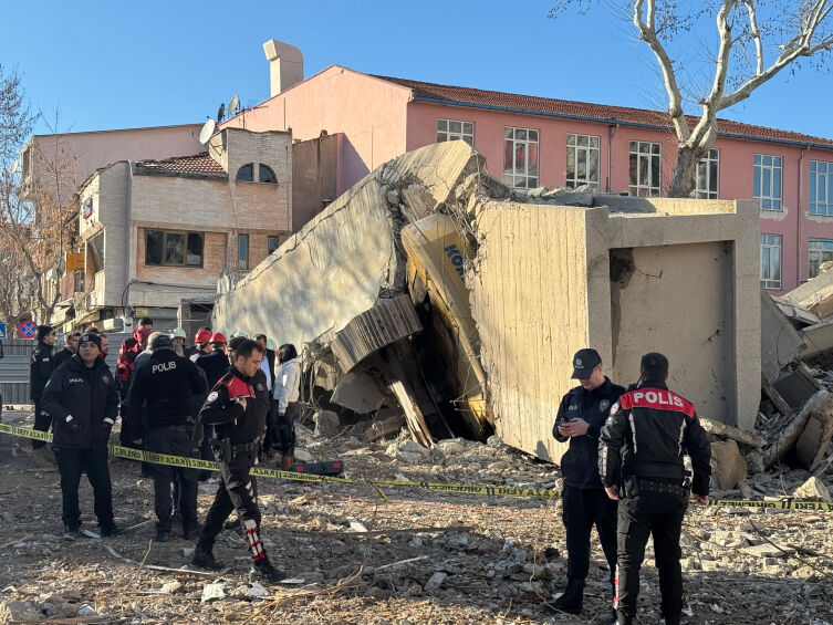 Uşak Bi̇na